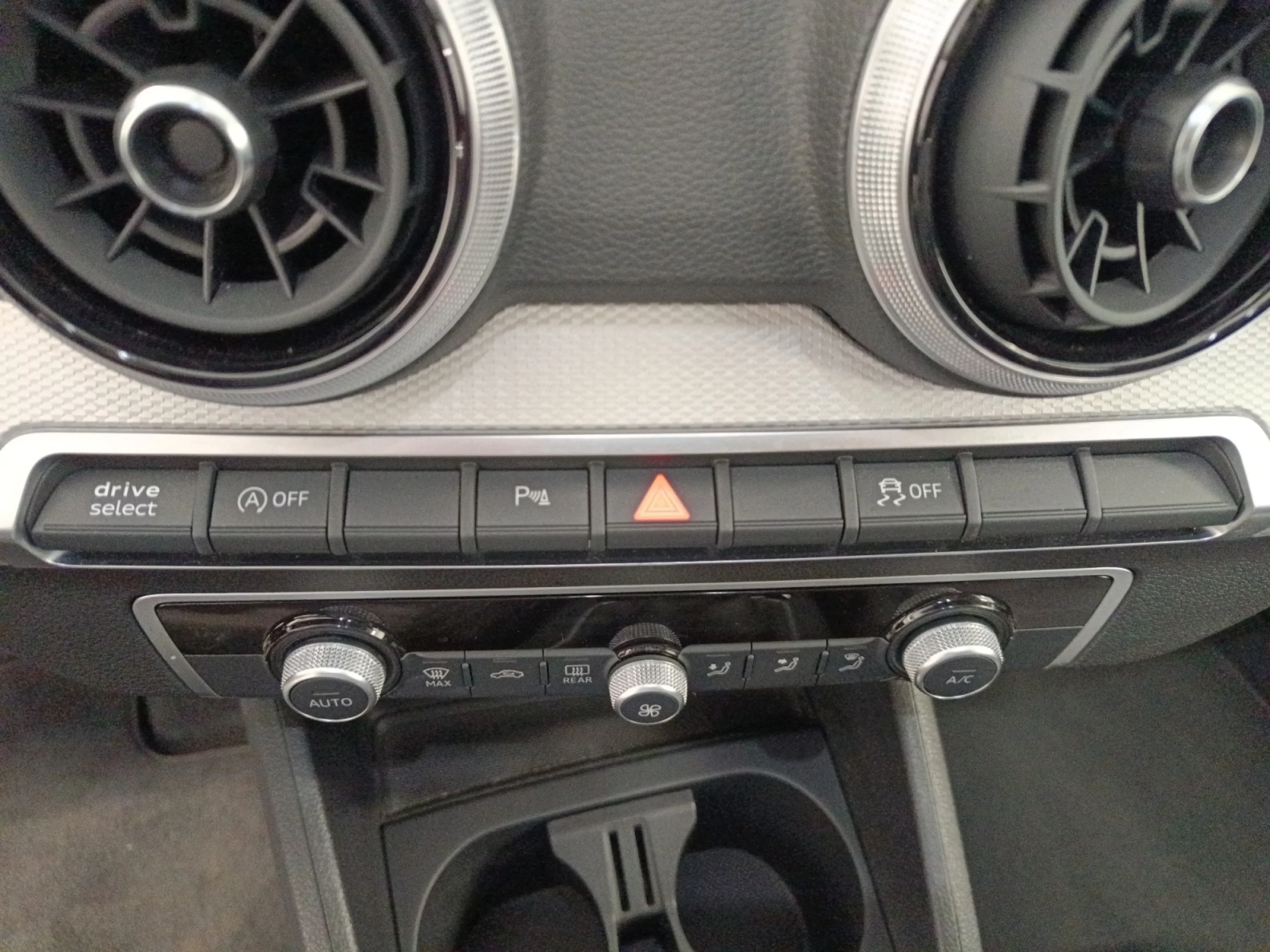AUDI Q2 ADRENALIN 30 TFSI 81KW (110CV) - Foto 13