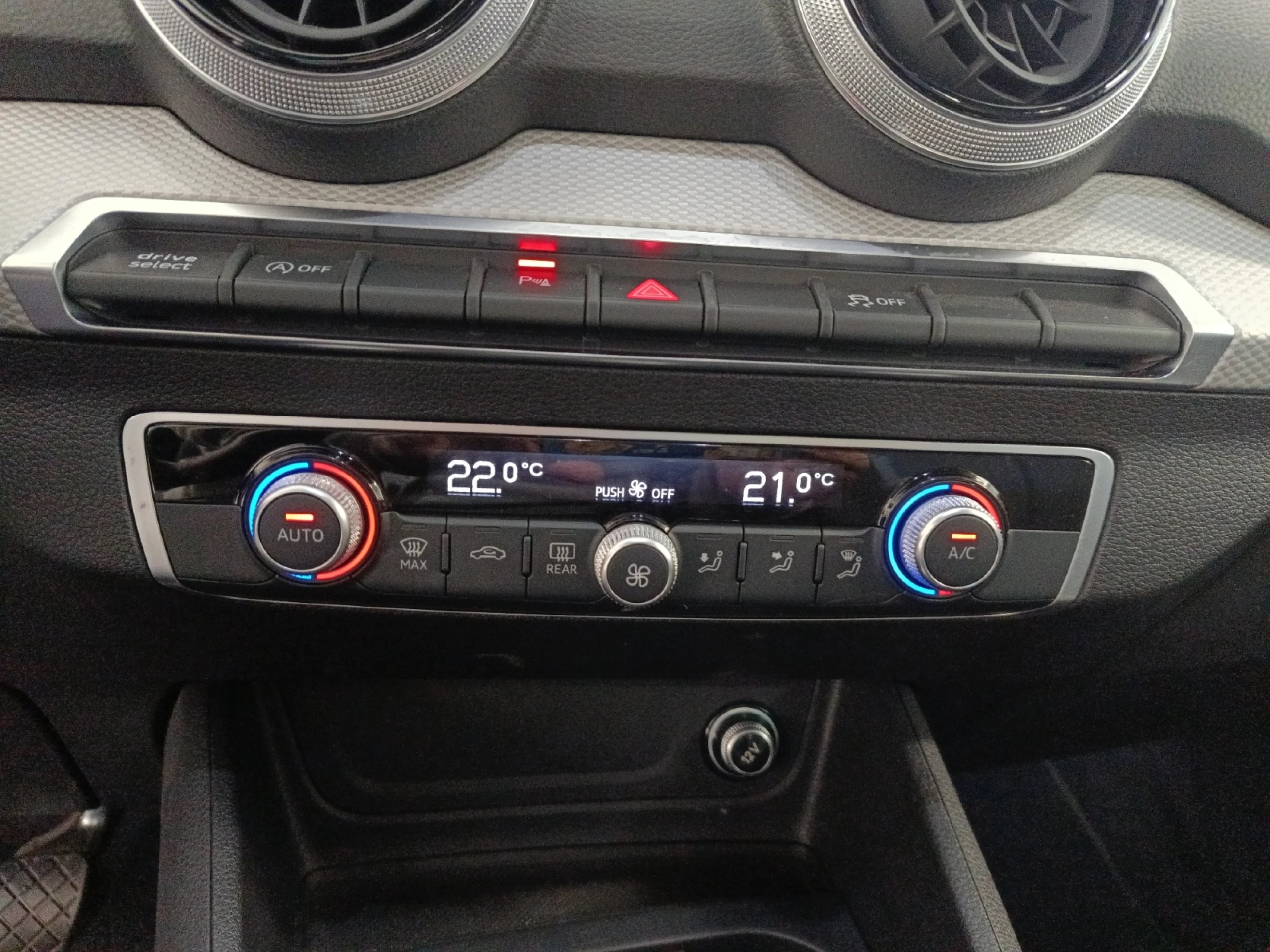 AUDI Q2 ADRENALIN 30 TFSI 81KW (110CV) - Foto 18
