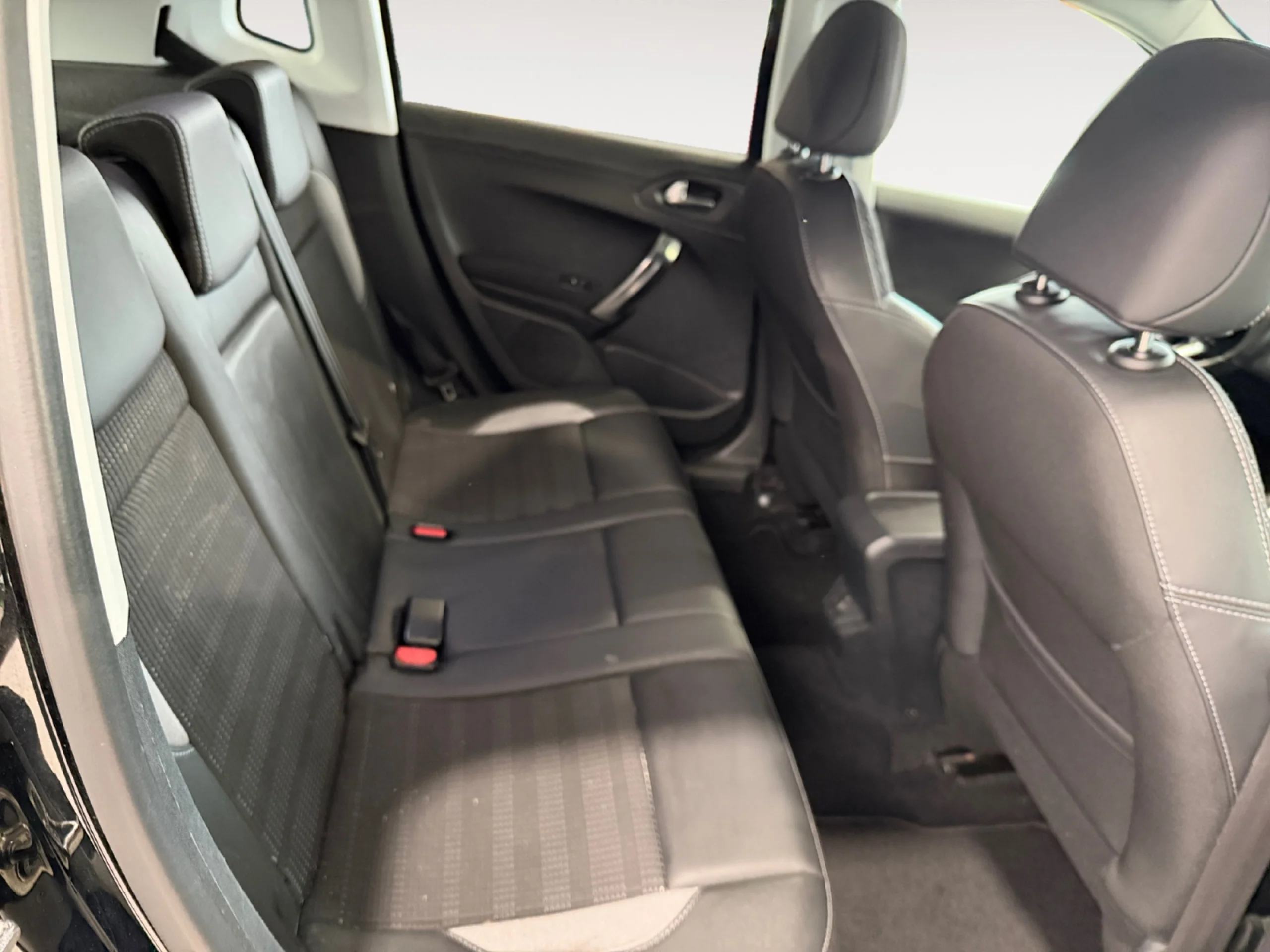 PEUGEOT 2008 ALLURE BLUEHDI 100 S&S - Foto 6