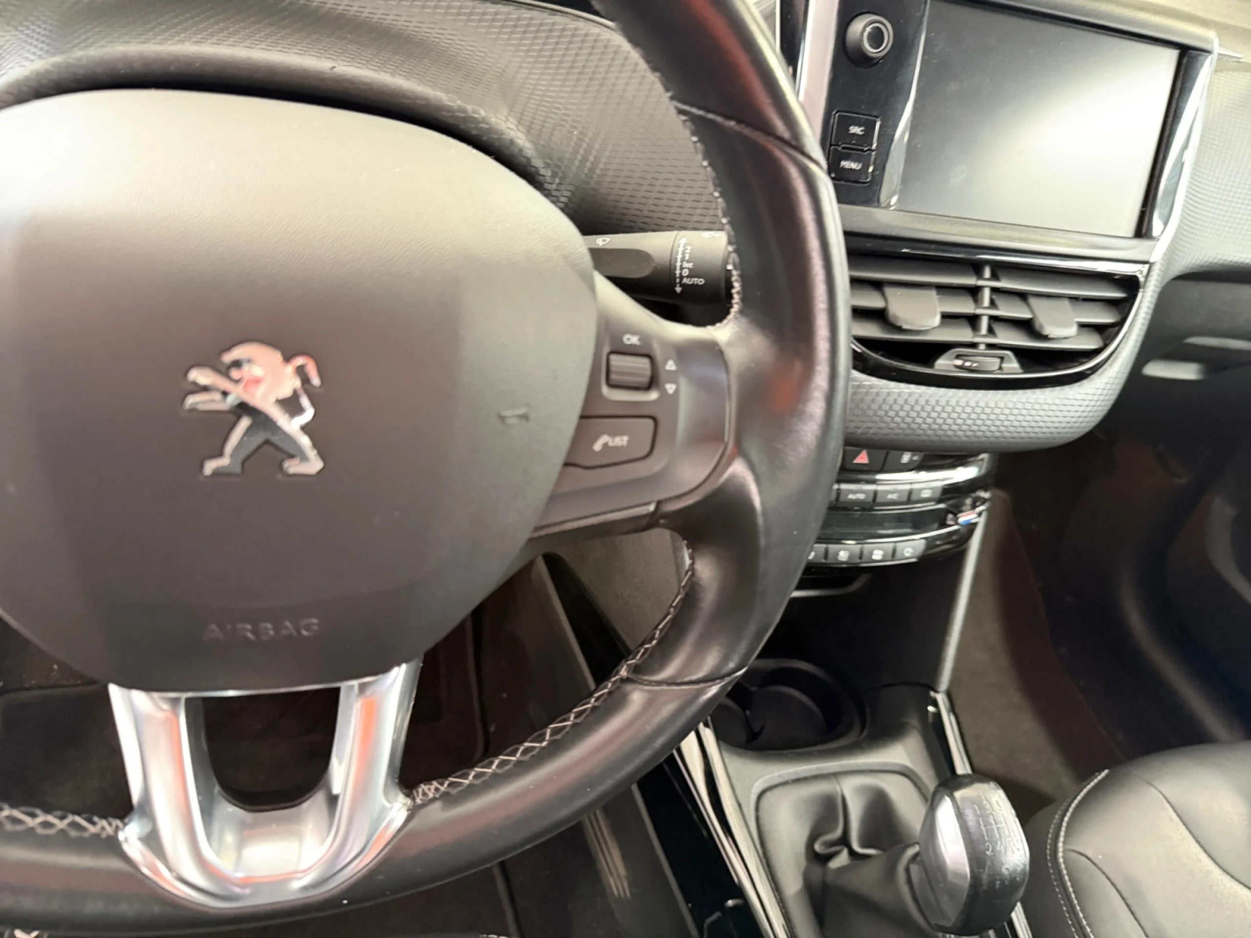 PEUGEOT 2008 ALLURE BLUEHDI 100 S&S - Foto 10