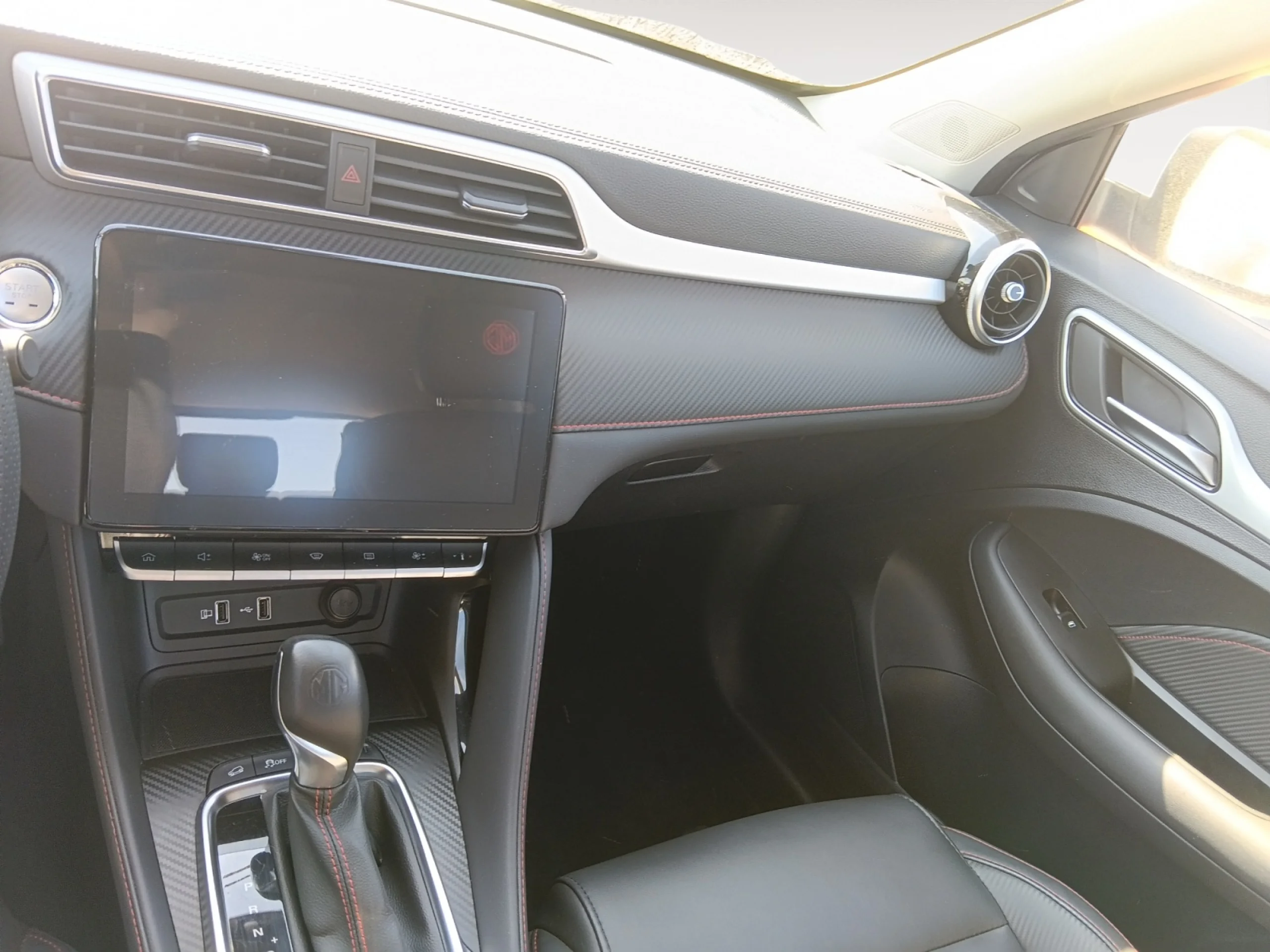 MG Zs 1.0T LUXURY - Foto 10