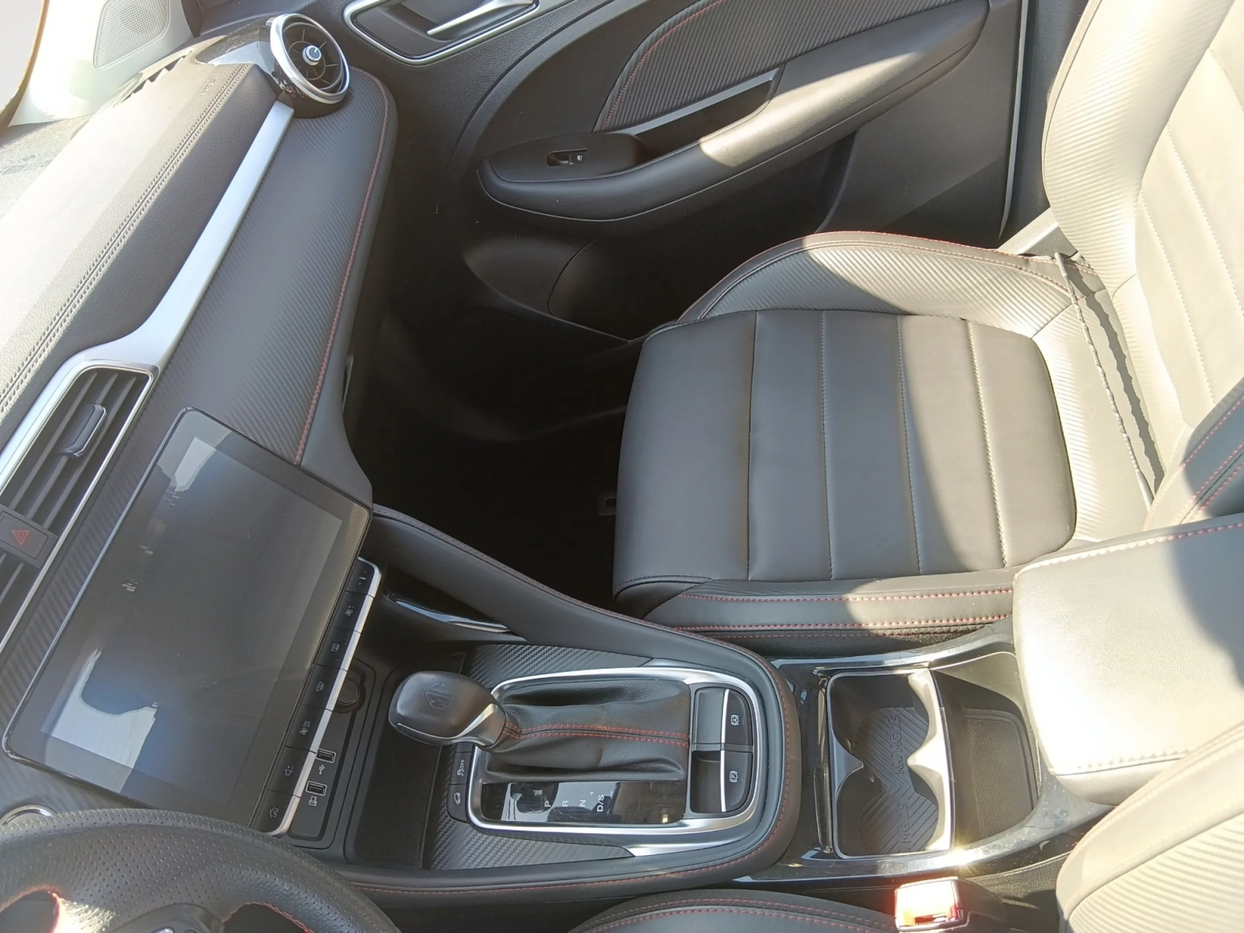 MG Zs 1.0T LUXURY - Foto 11