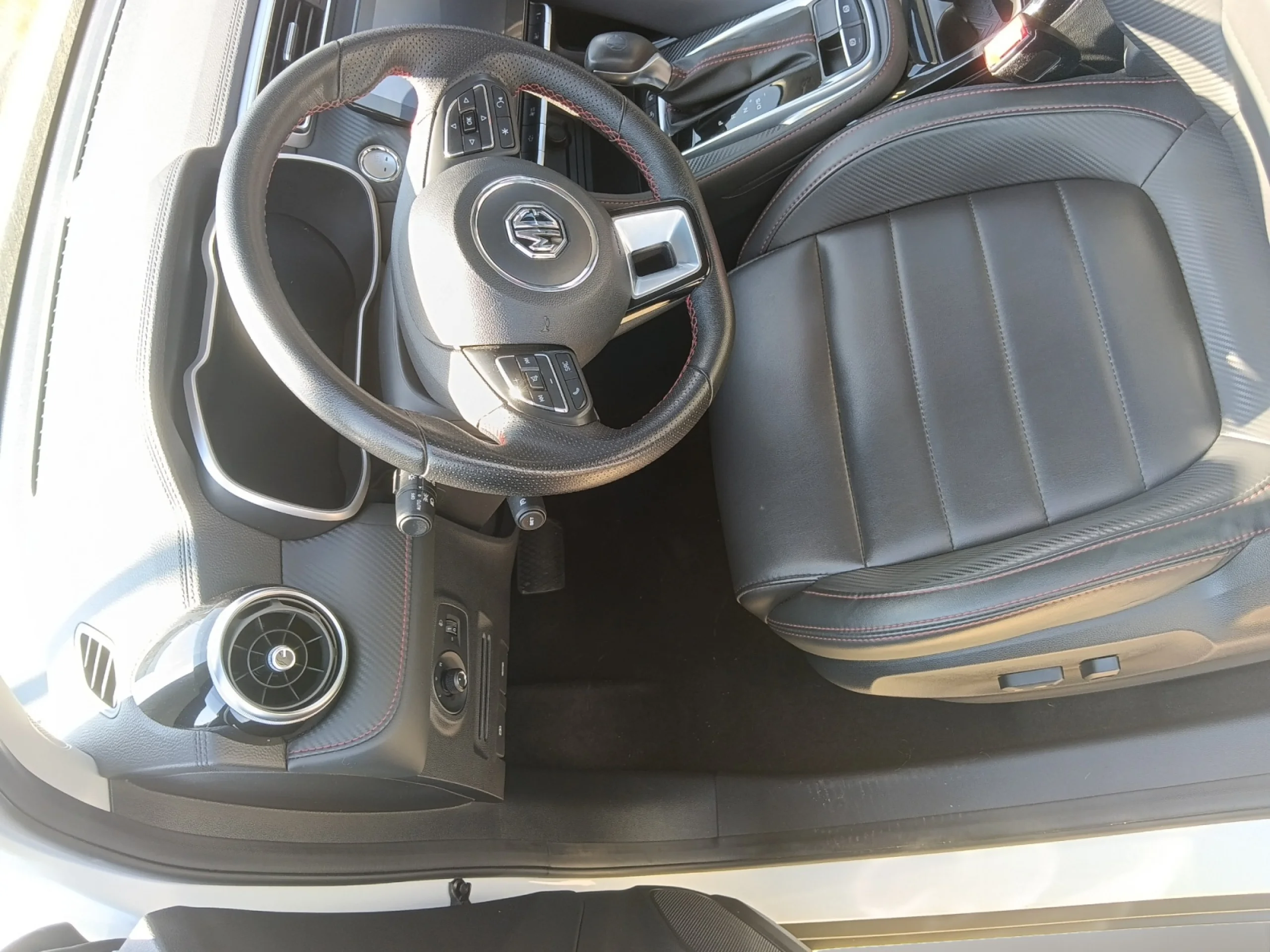 MG Zs 1.0T LUXURY - Foto 12