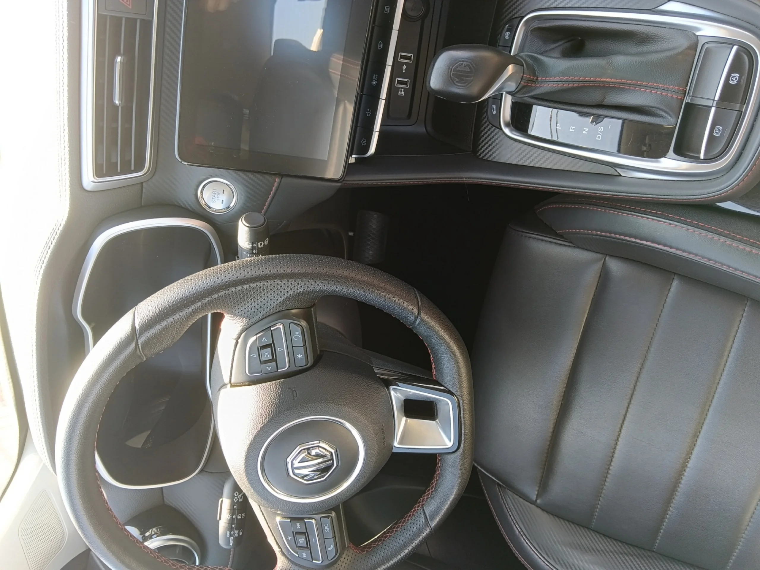 MG Zs 1.0T LUXURY - Foto 13