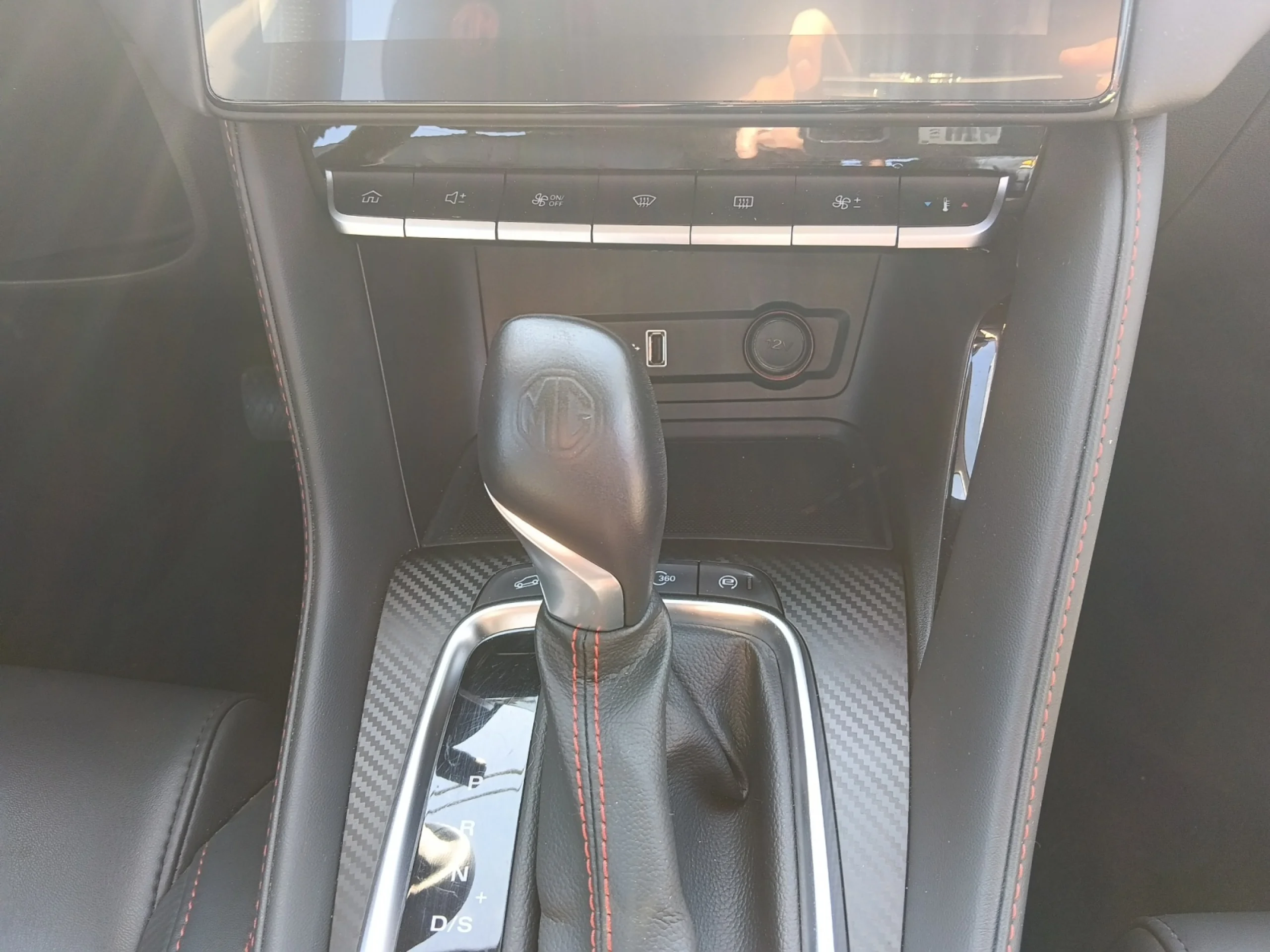 MG Zs 1.0T LUXURY - Foto 12