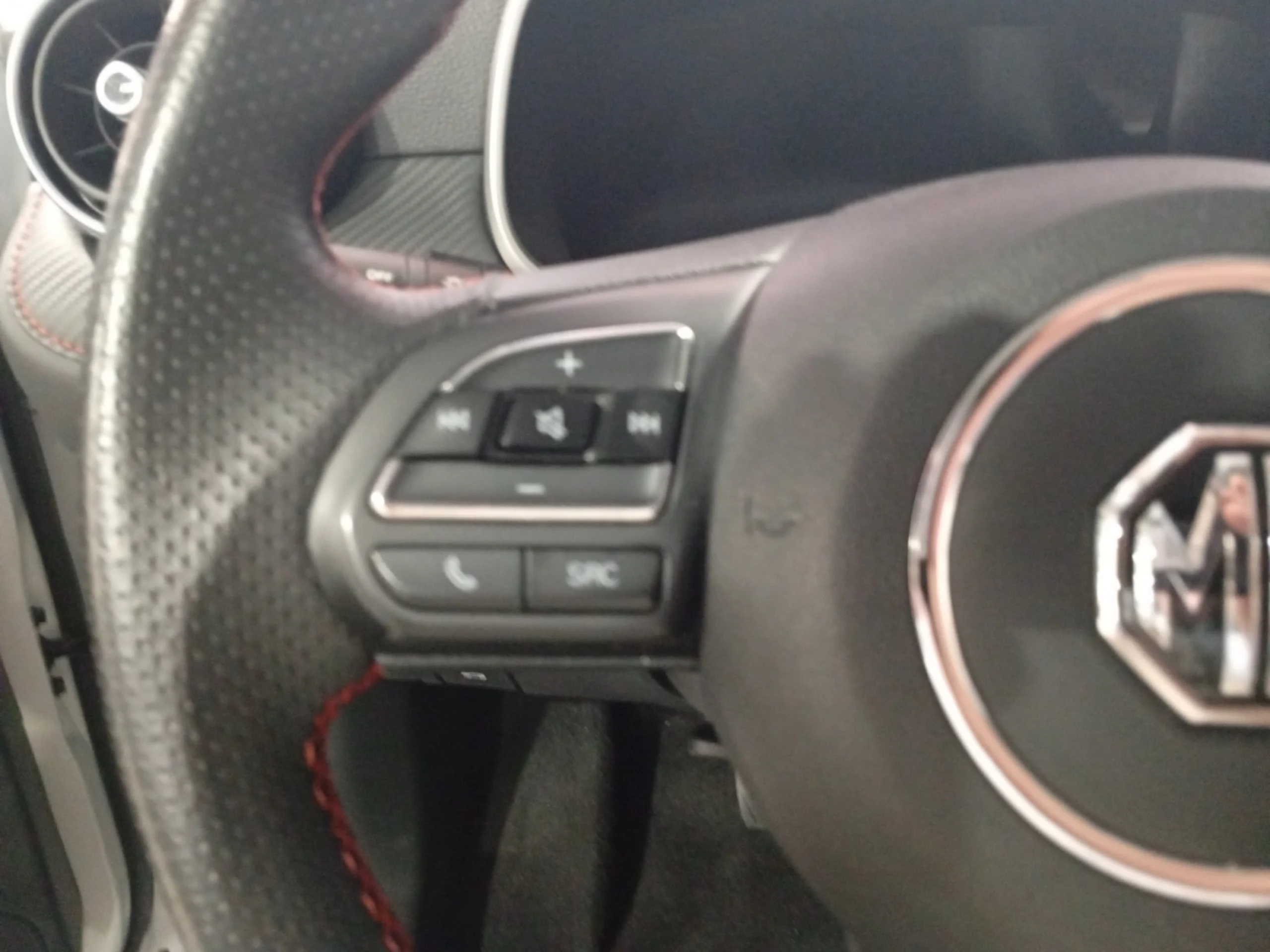 MG Zs 1.0T LUXURY - Foto 12