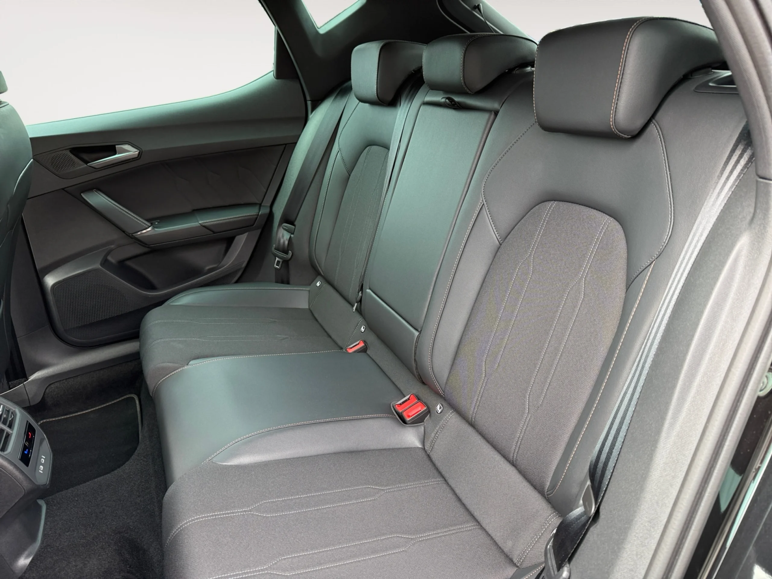 CUPRA LEON 1.5 ETSI 110KW (150CV) DSG - Foto 6