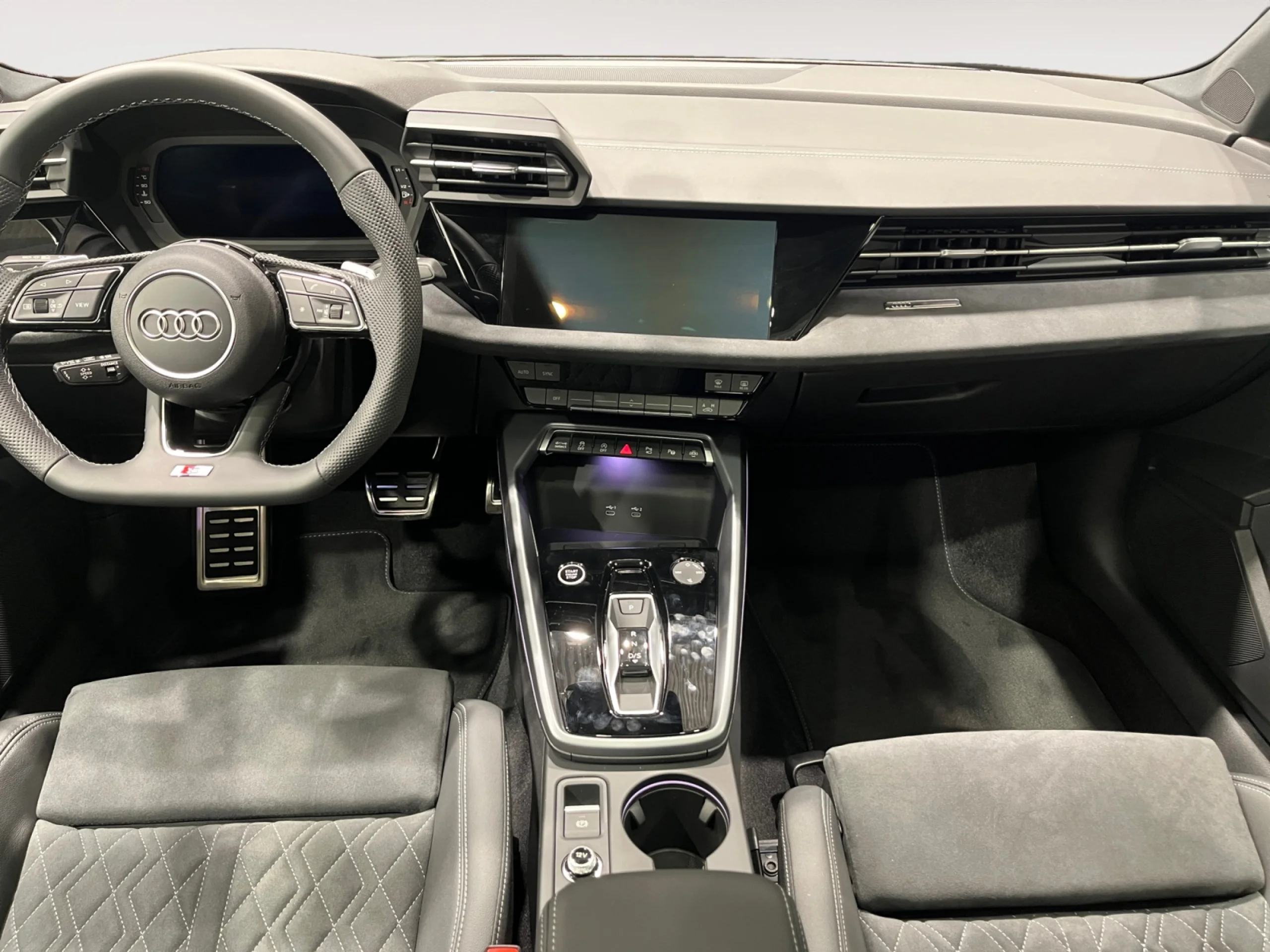 AUDI A3 SEDAN BLACK LINE TFSI 110KW S TRONIC - Foto 4