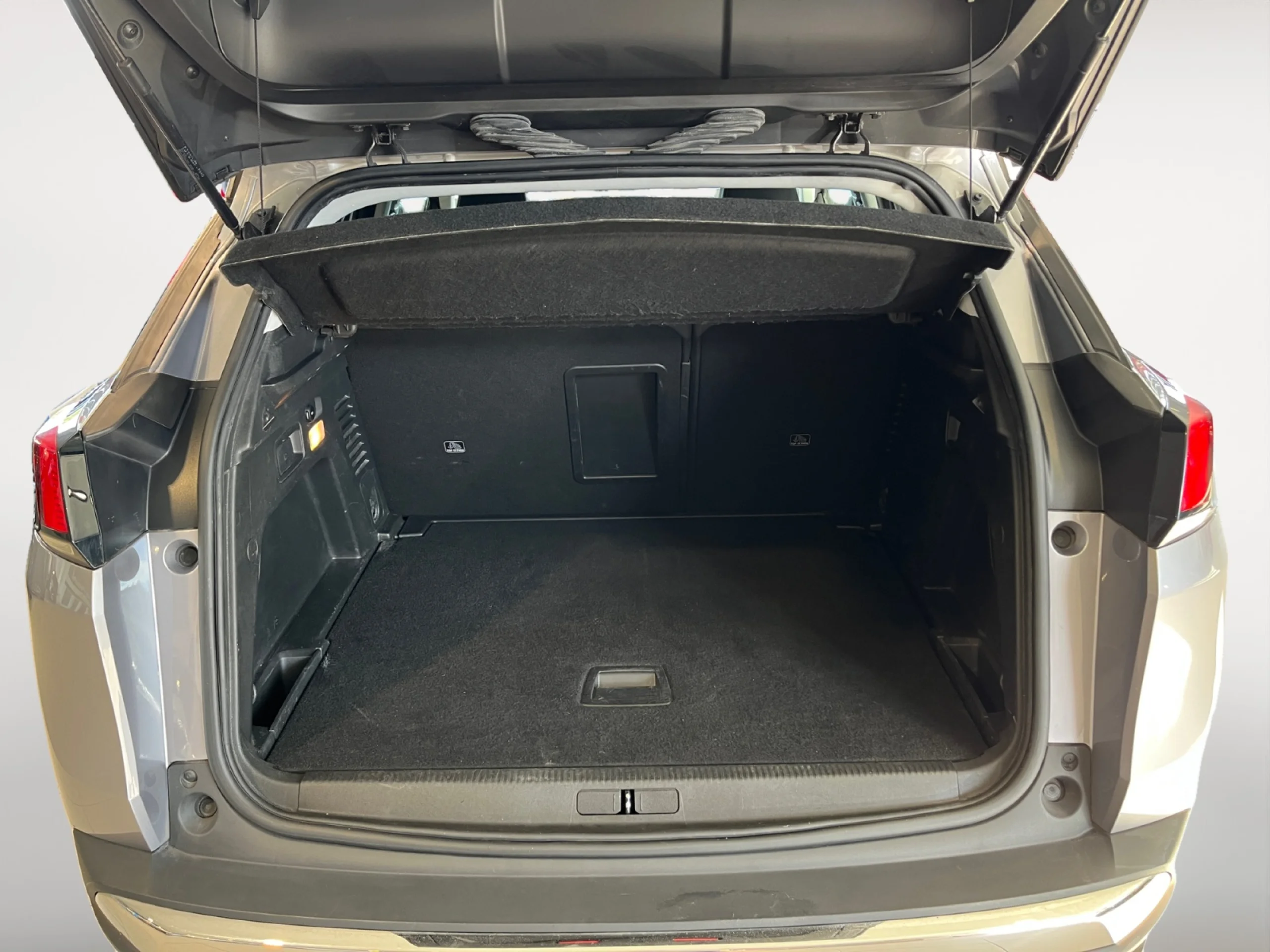 PEUGEOT 3008 1.5 BLUEHDI 96KW (130CV) S&S ALLURE - Foto 7