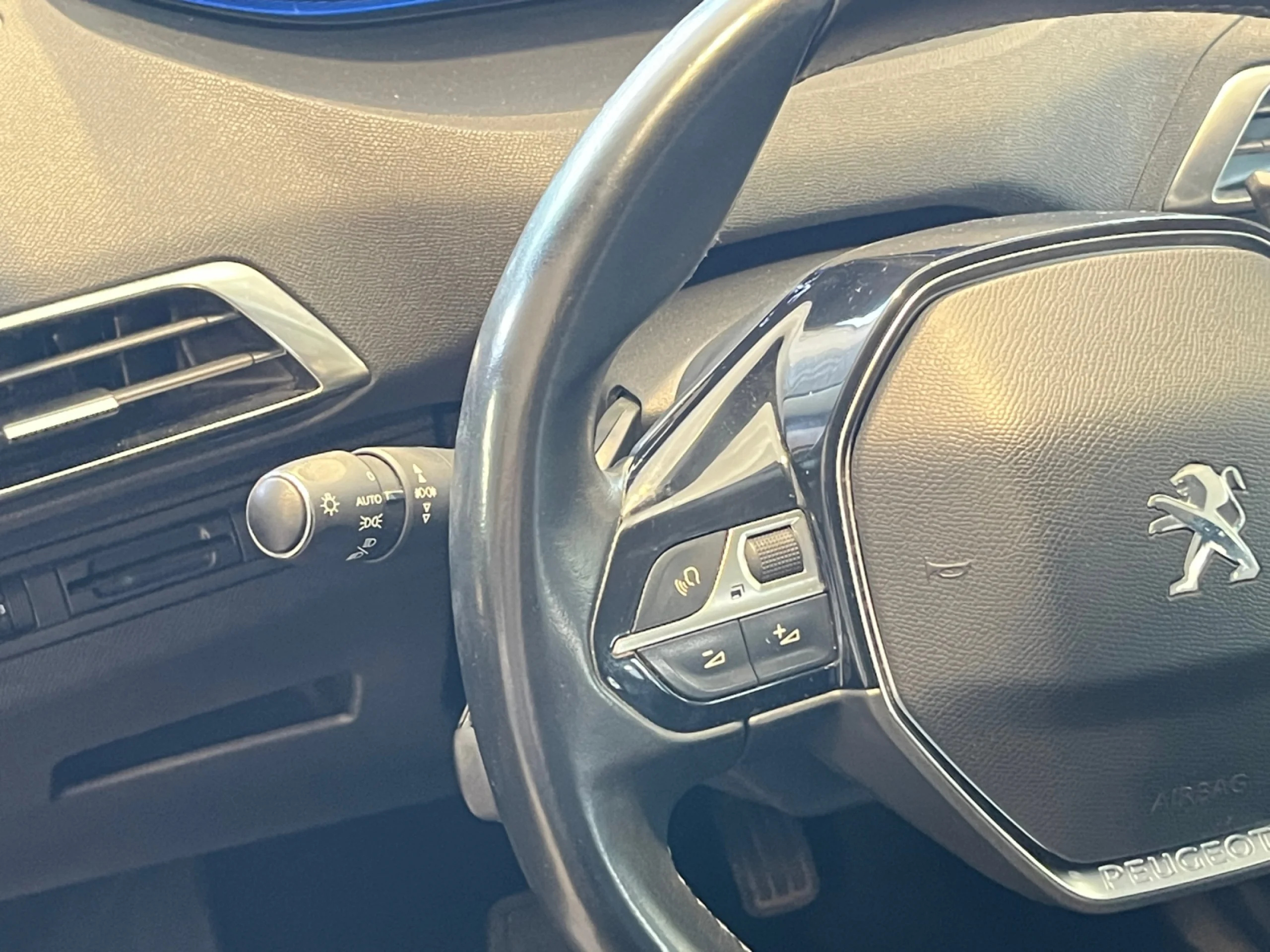 PEUGEOT 3008 1.5 BLUEHDI 96KW (130CV) S&S ALLURE - Foto 11