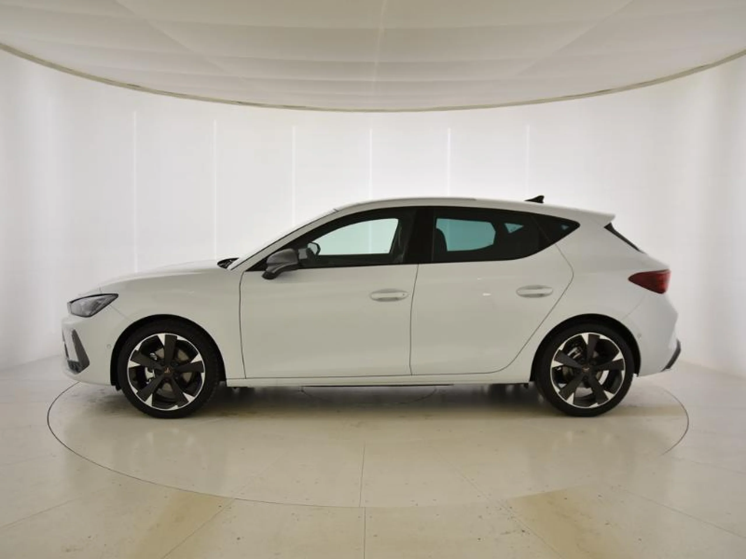 CUPRA LEON 1.5 ETSI 110KW (150CV) DSG - Foto 3