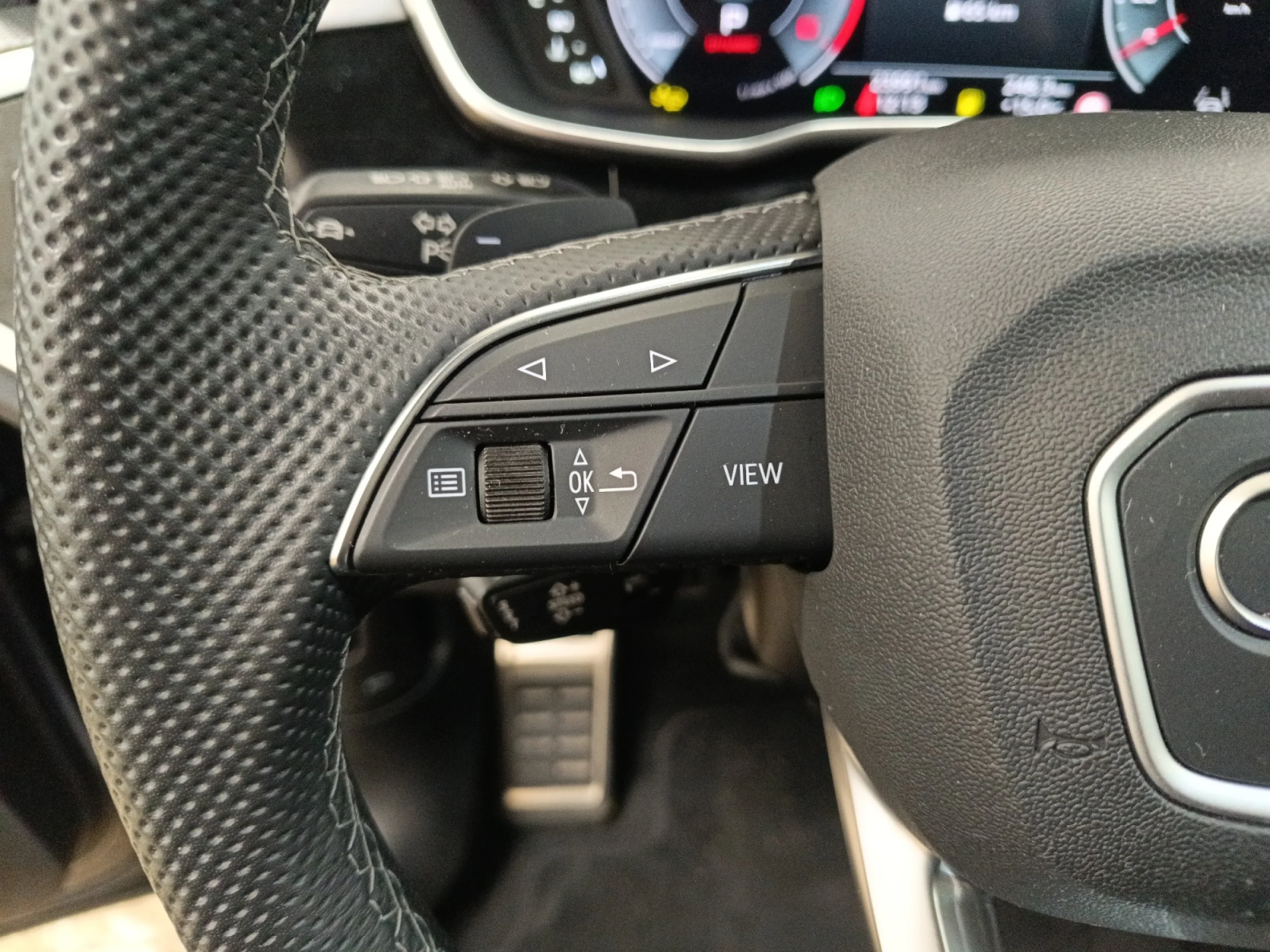 AUDI Q3 BLACK LINE 35 TDI 110KW (150CV) S TRONIC - Foto 11