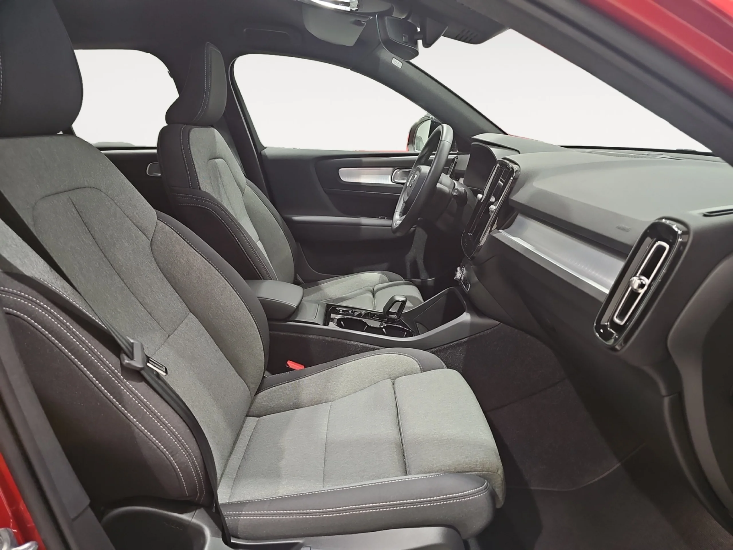 VOLVO XC40 2.0 B3 G PLUS DARK AUTO - Foto 5