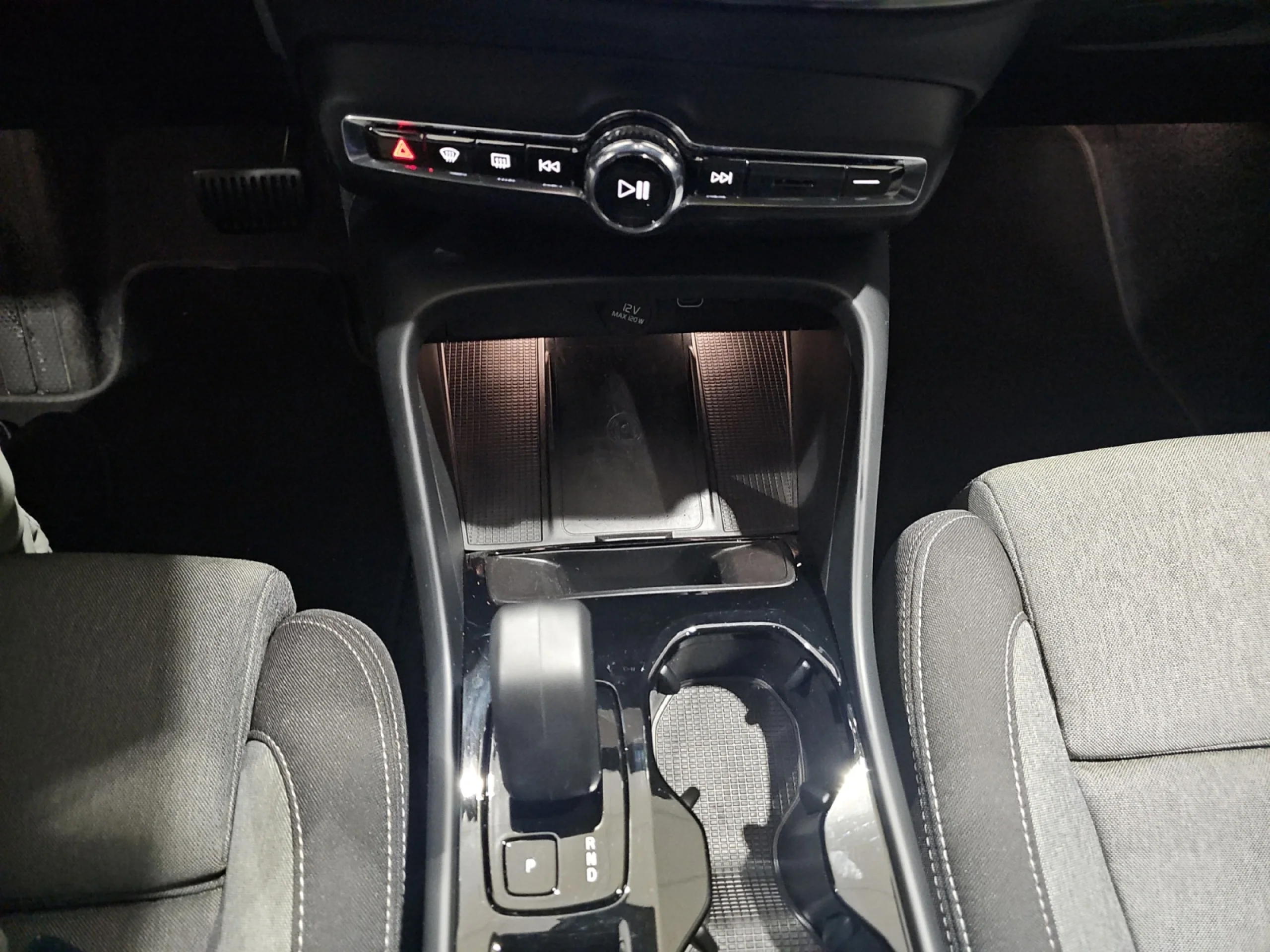 VOLVO XC40 2.0 B3 G PLUS DARK AUTO - Foto 11