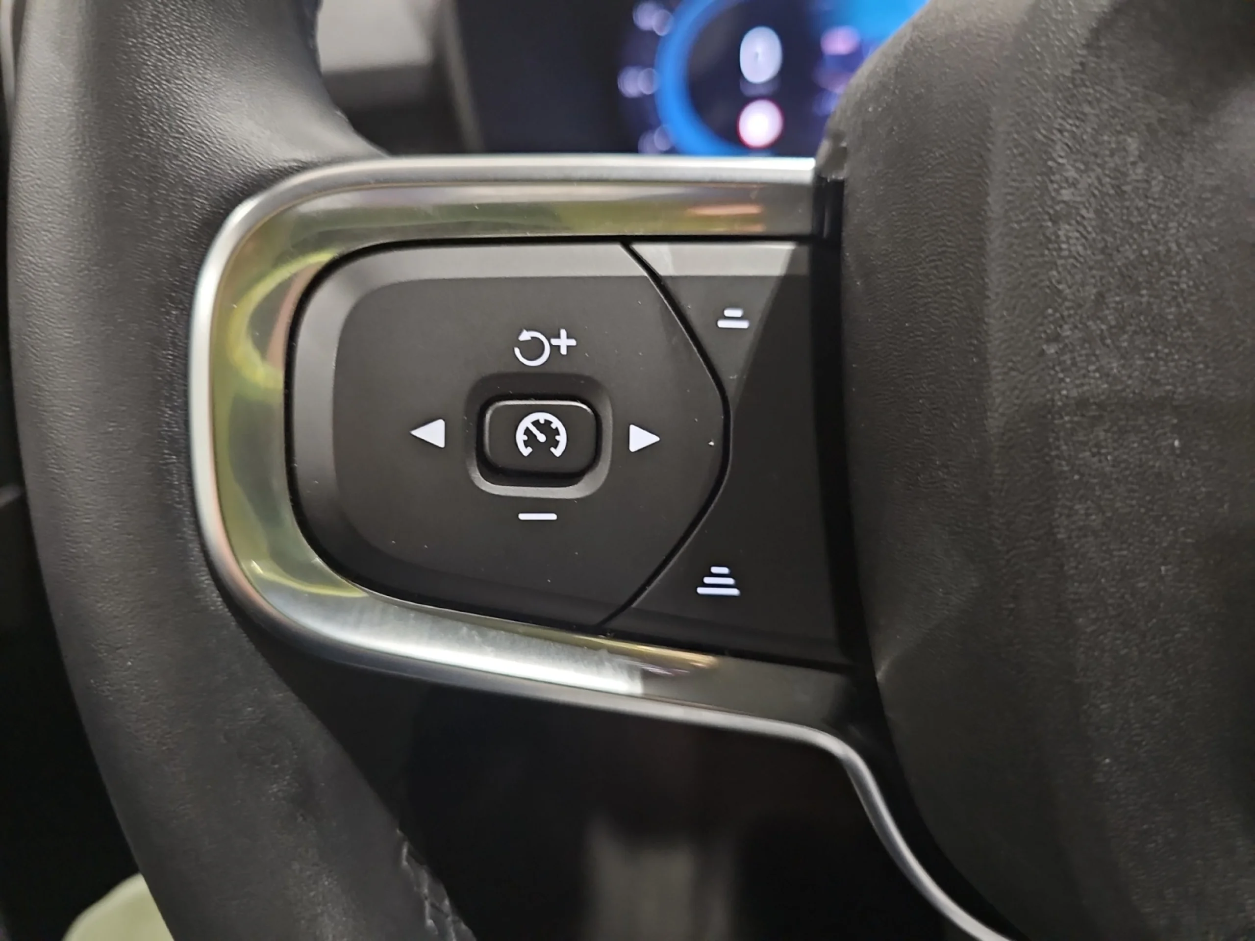 VOLVO XC40 2.0 B3 G PLUS DARK AUTO - Foto 12