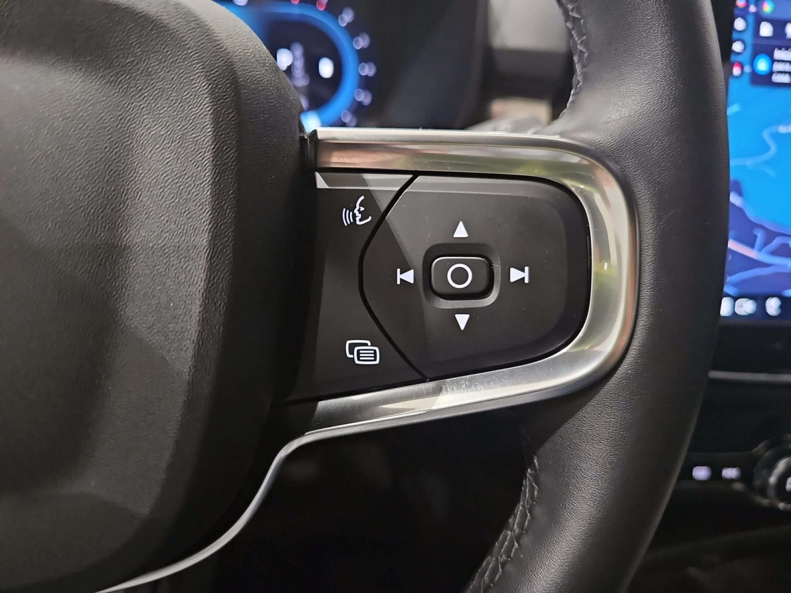 VOLVO XC40 2.0 B3 G PLUS DARK AUTO - Foto 13