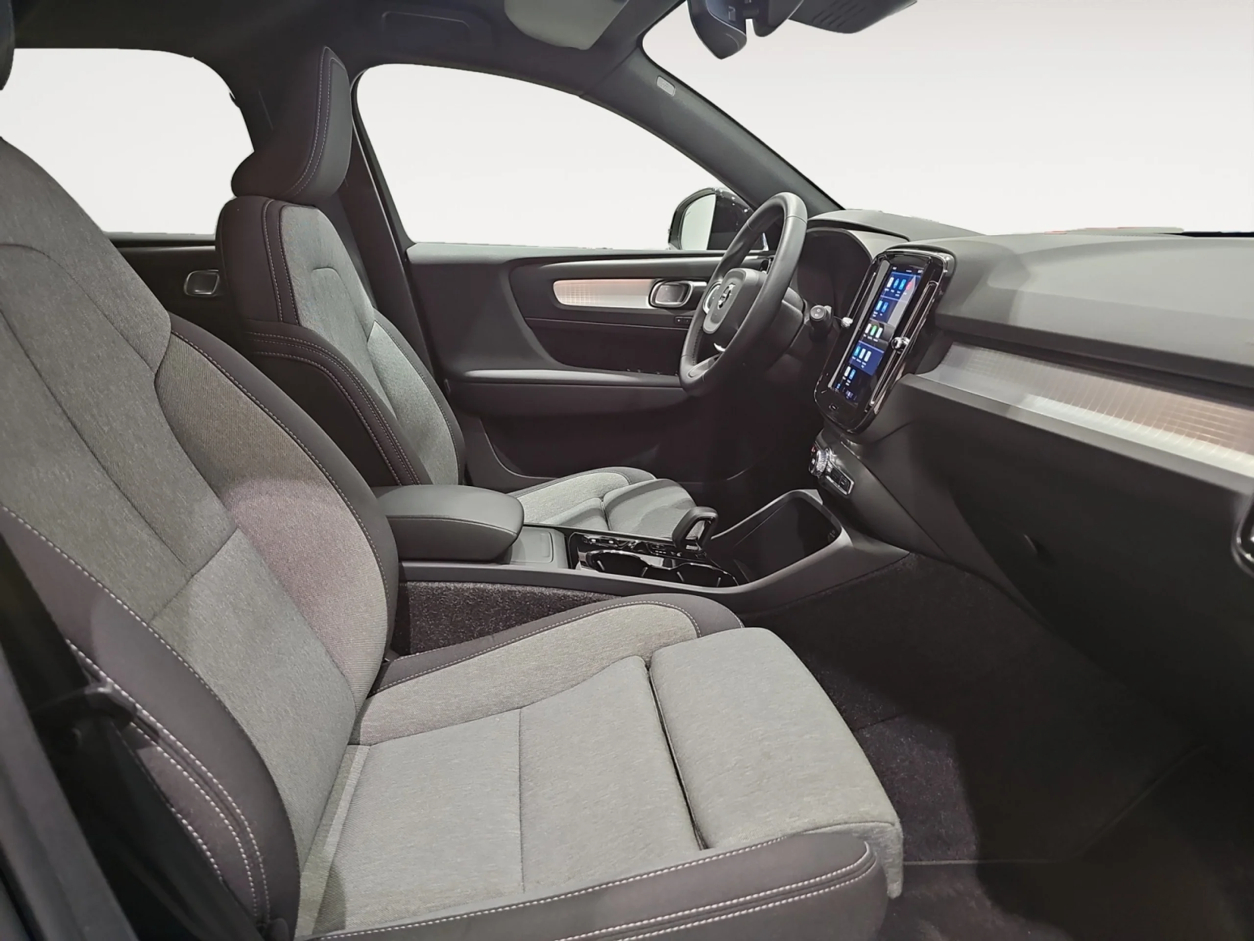 VOLVO XC40 2.0 B3 G PLUS DARK AUTO - Foto 5