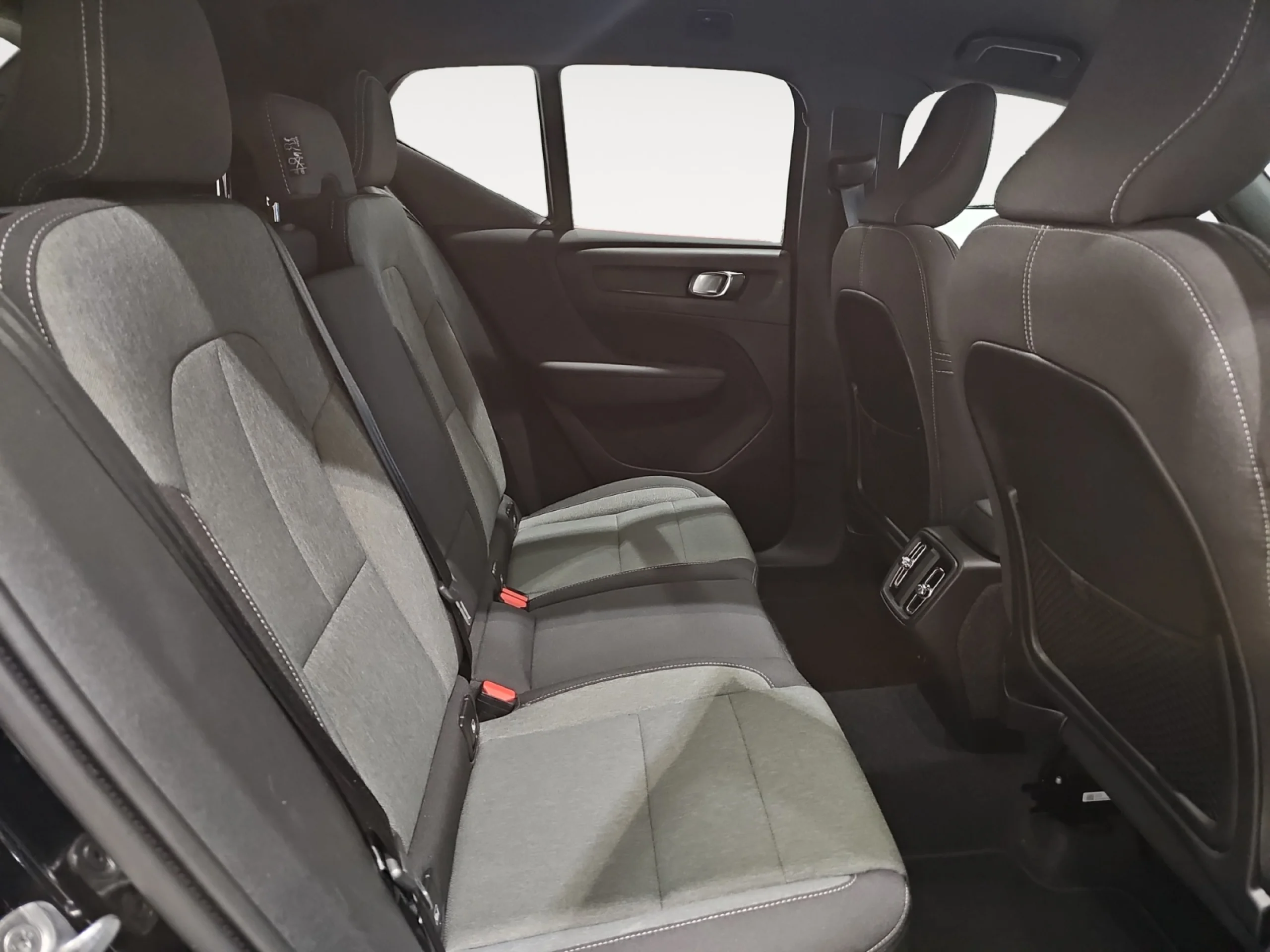 VOLVO XC40 2.0 B3 G PLUS DARK AUTO - Foto 6