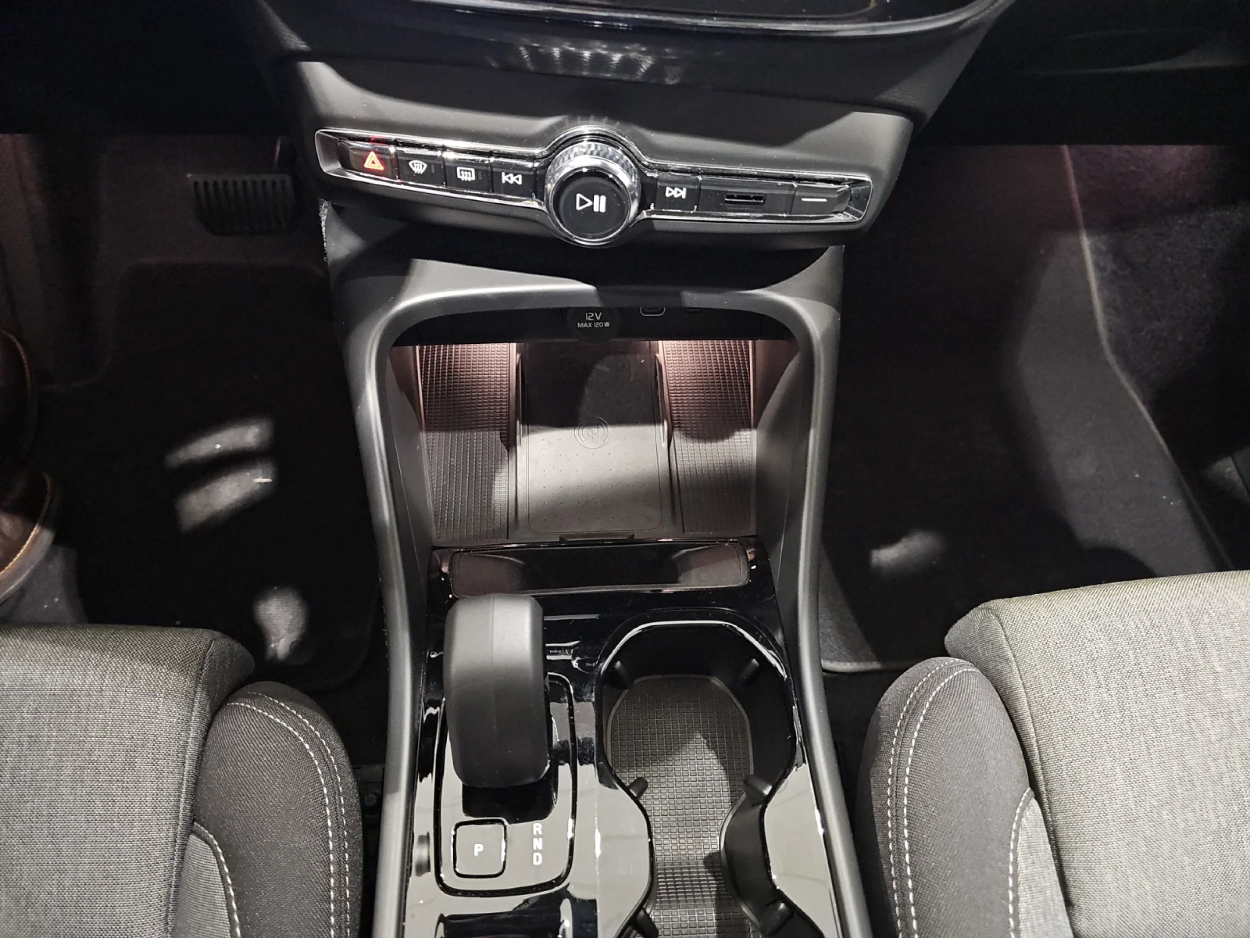 VOLVO XC40 2.0 B3 G PLUS DARK AUTO - Foto 11