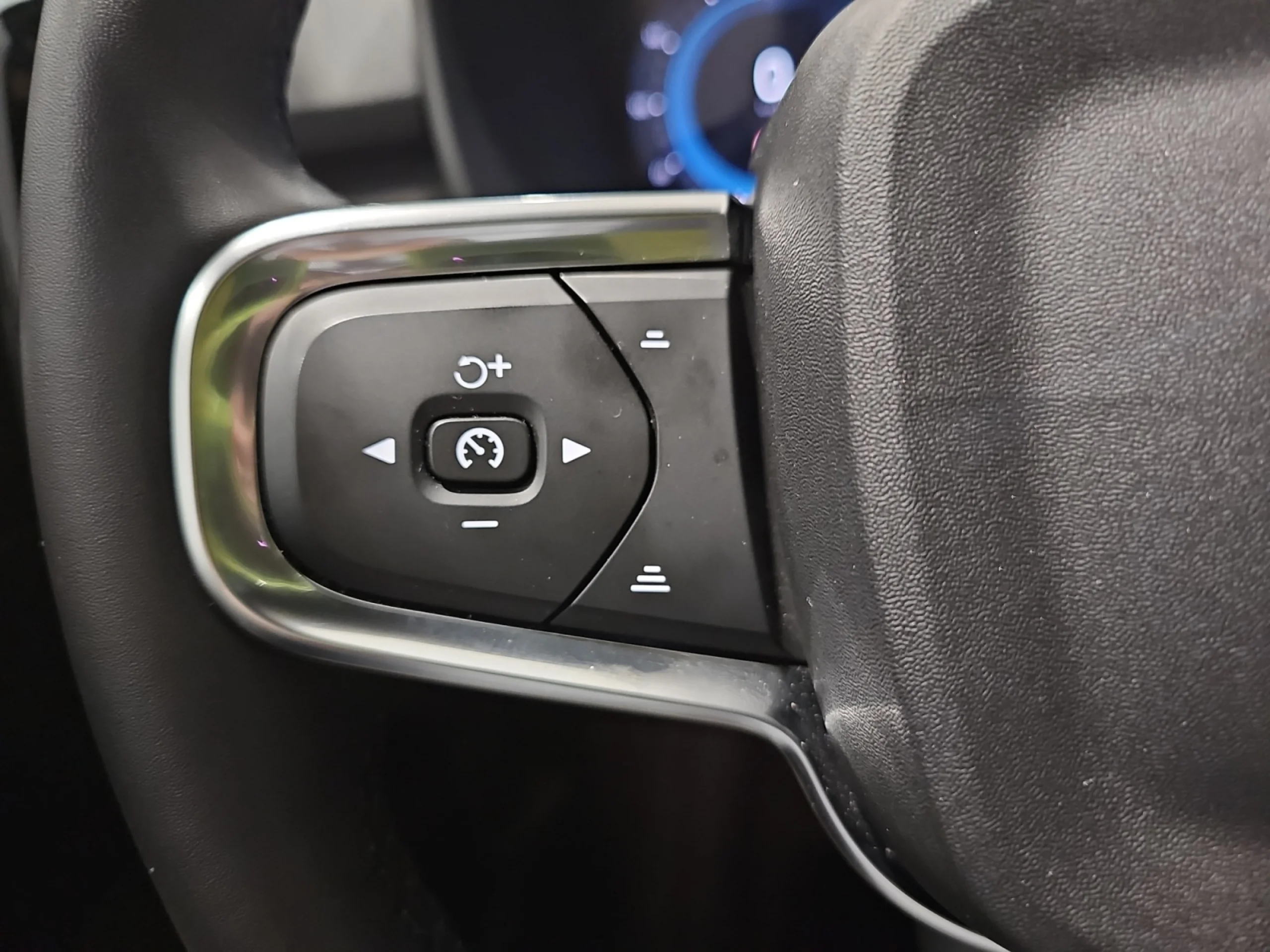 VOLVO XC40 2.0 B3 G PLUS DARK AUTO - Foto 12