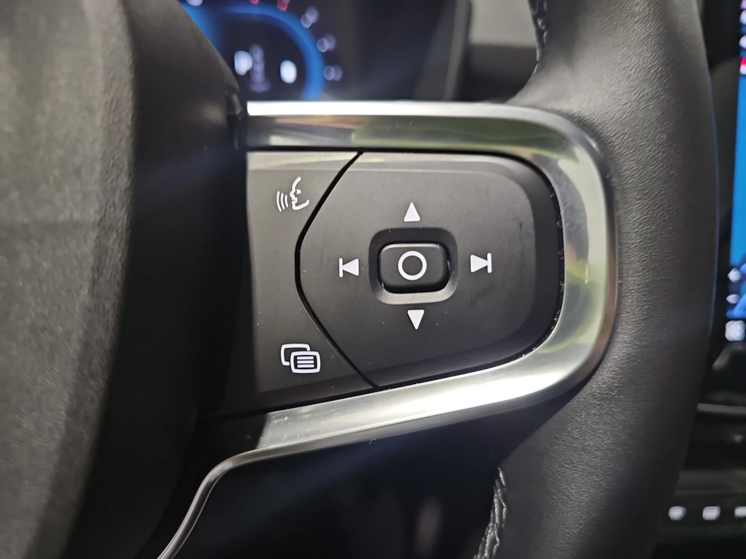 VOLVO XC40 2.0 B3 G PLUS DARK AUTO - Foto 13