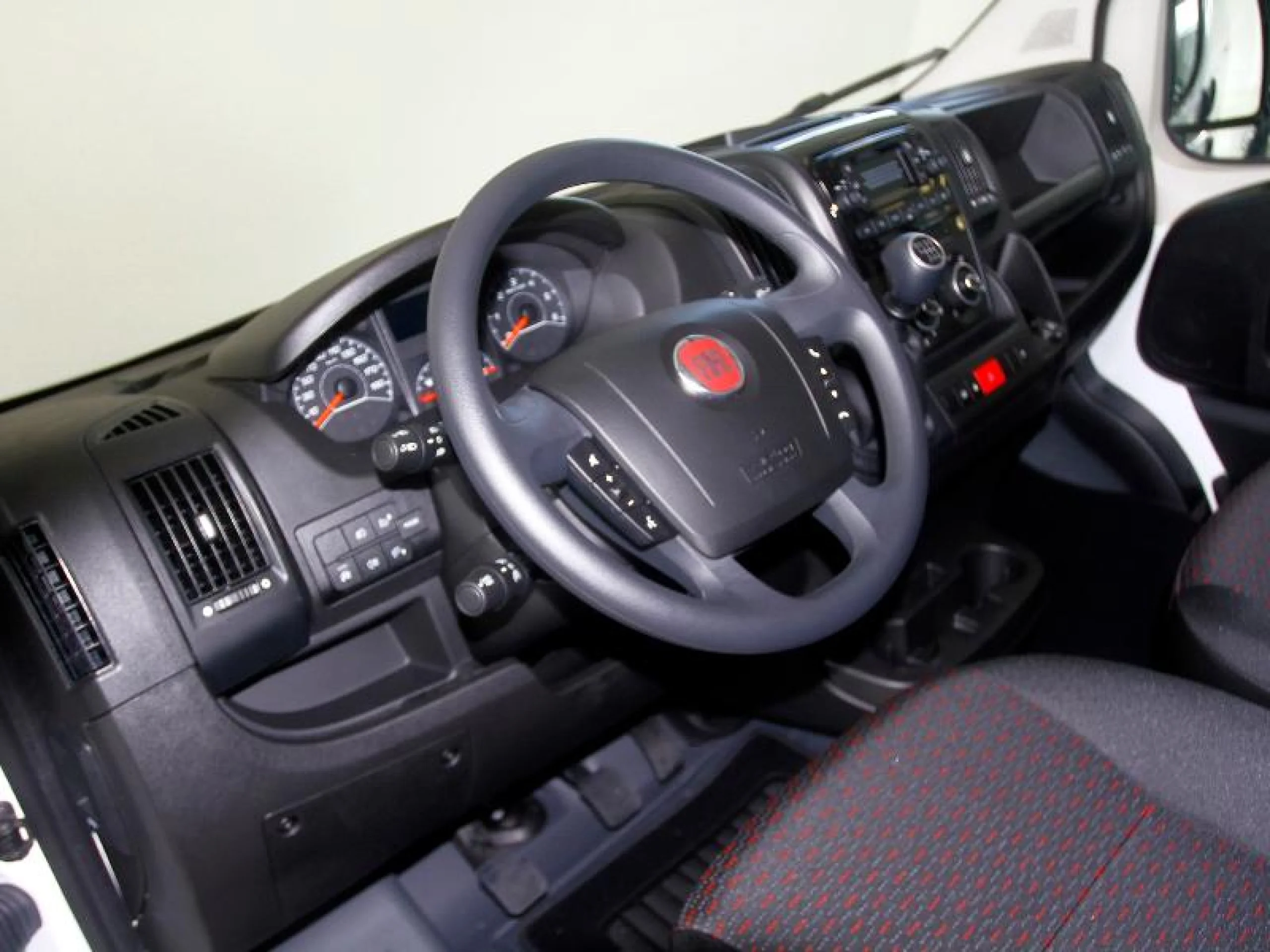 FIAT DUCATO DUCATO FURGÓN 17 L1H1 120CV - Foto 9