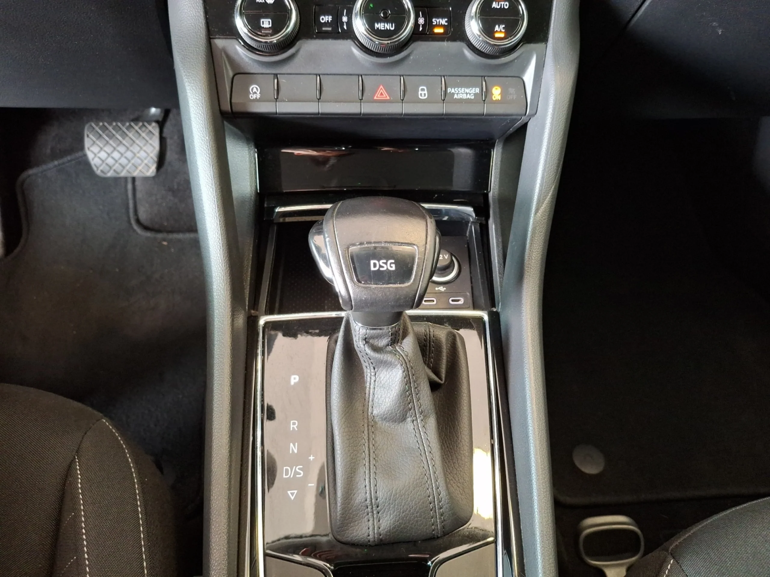 SKODA KAROQ 2.0 TDI 85KW (115CV) DSG AMBITION - Foto 17