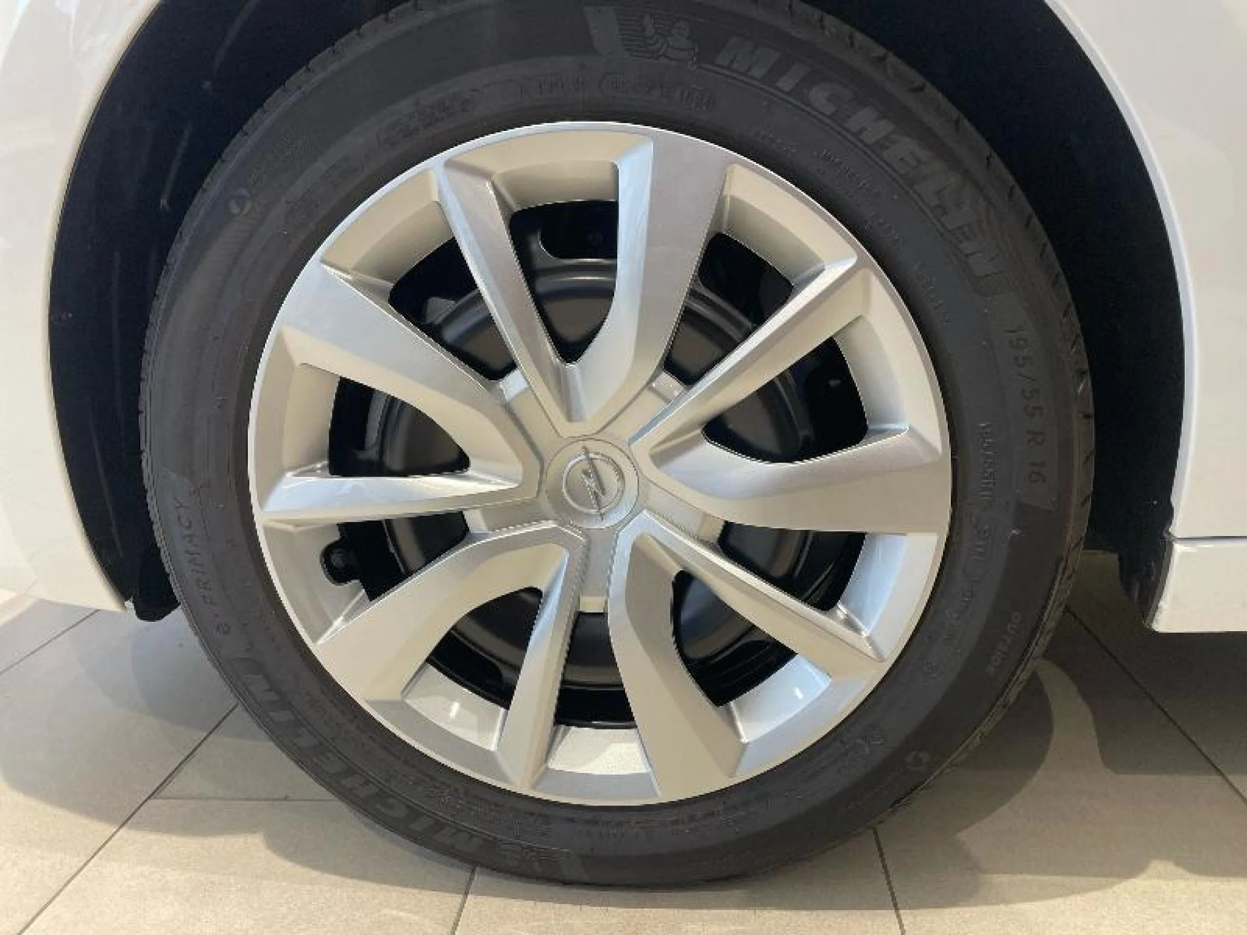 OPEL CORSA 1.2T XHL 74KW (100CV) EDITION - Foto 8