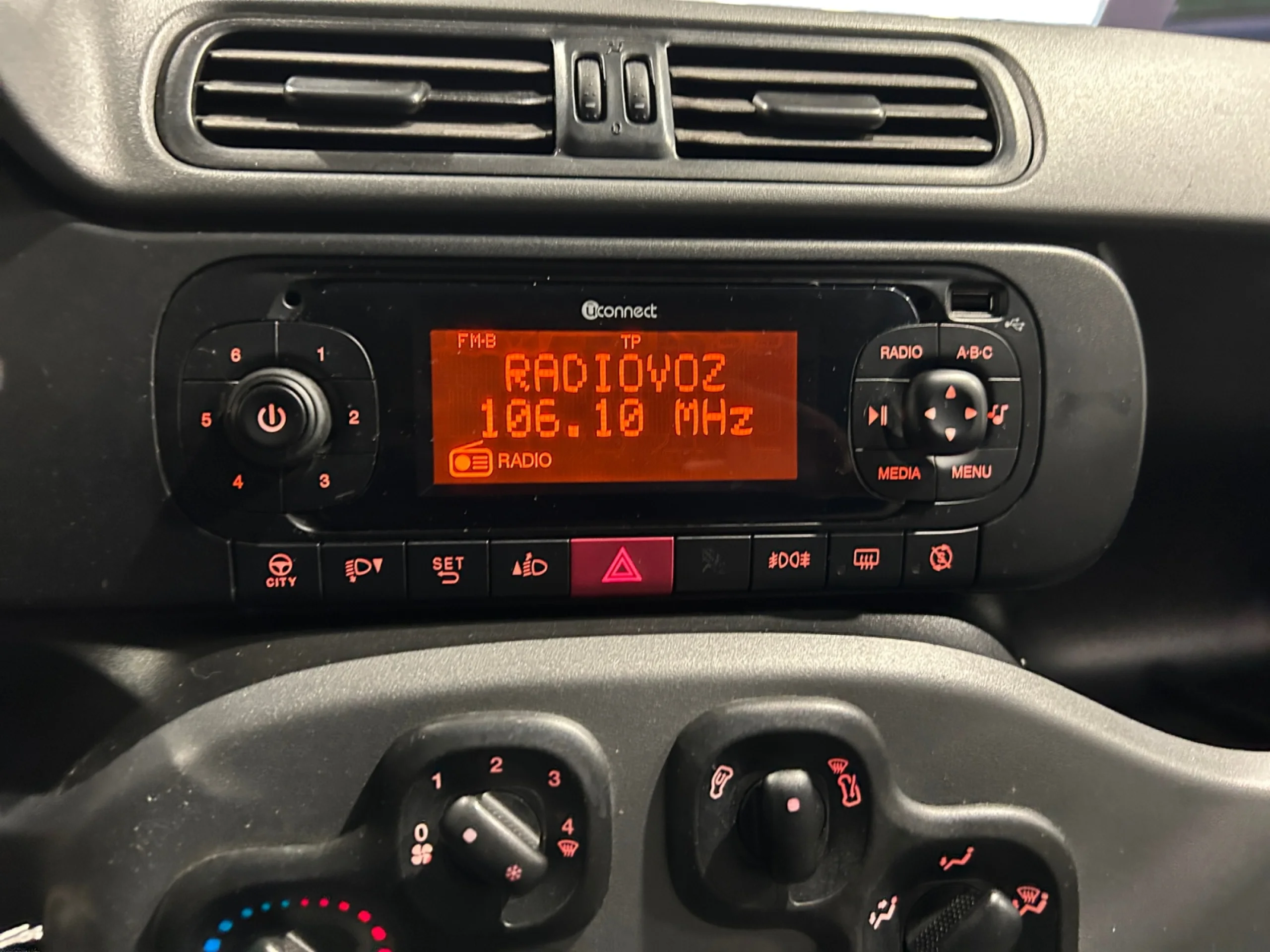 FIAT PANDA 1.2 LOUNGE 51KW (69CV) - Foto 9