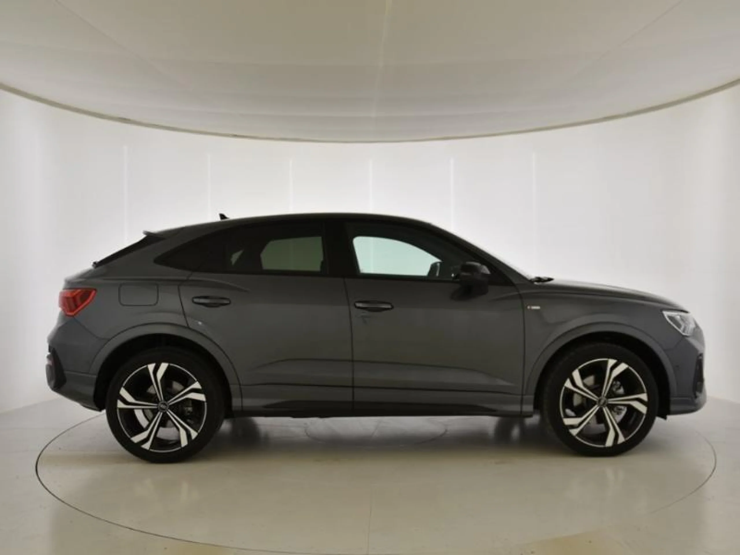 AUDI Q3 SPORTBACK BLACK LINE 35 TDI 110KW (150CV) S TRONIC - Foto 3