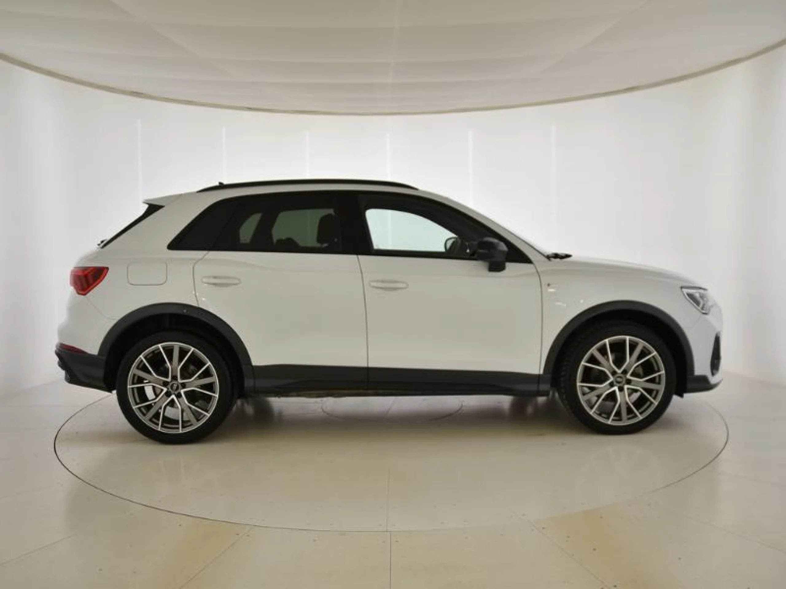 AUDI Q3 BLACK LINE 35 TDI 110KW (150CV) S TRONIC - Foto 3