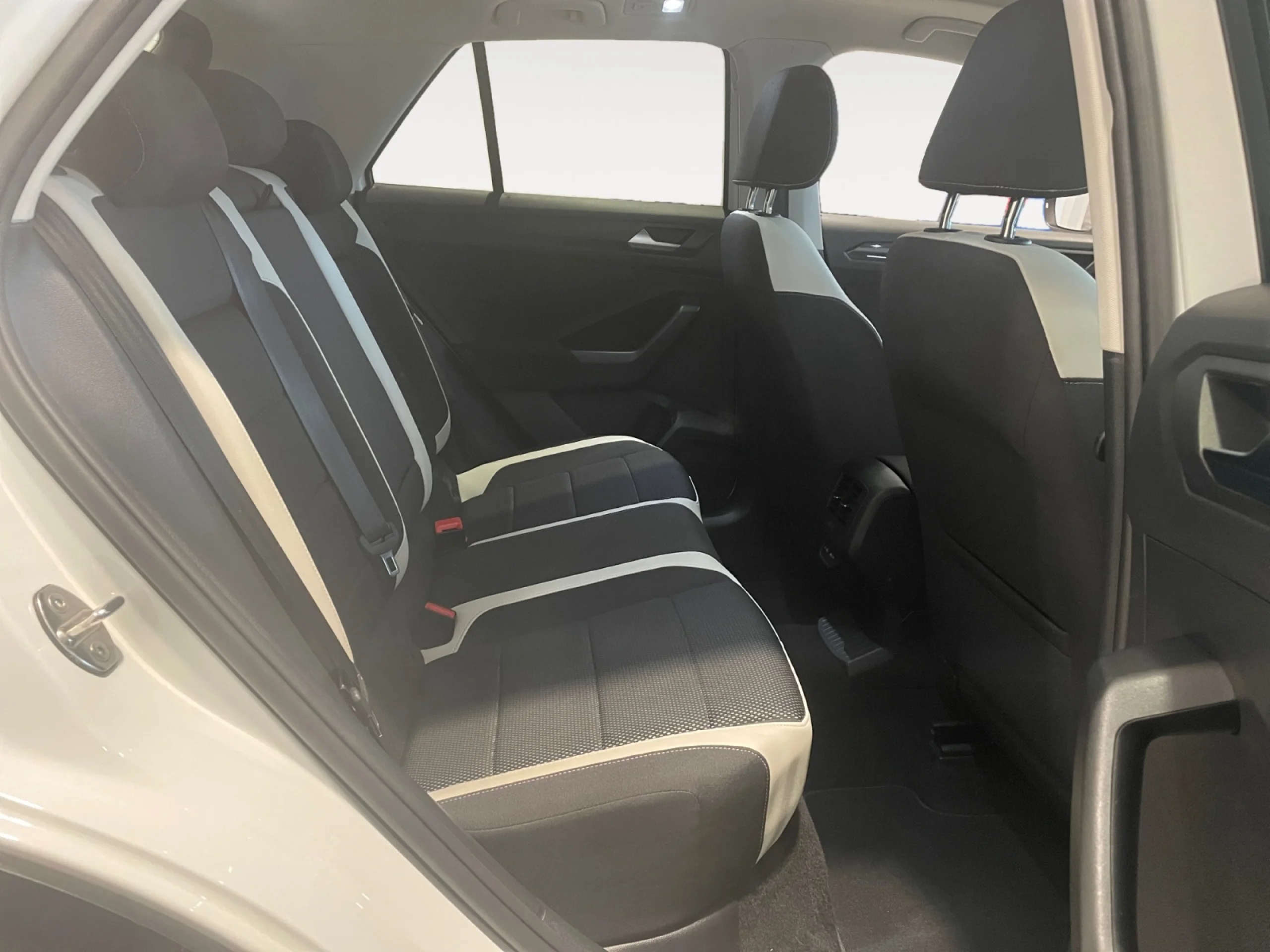 VOLKSWAGEN T ROC SPORT 1.5 TSI 110KW (150CV) DSG - Foto 6