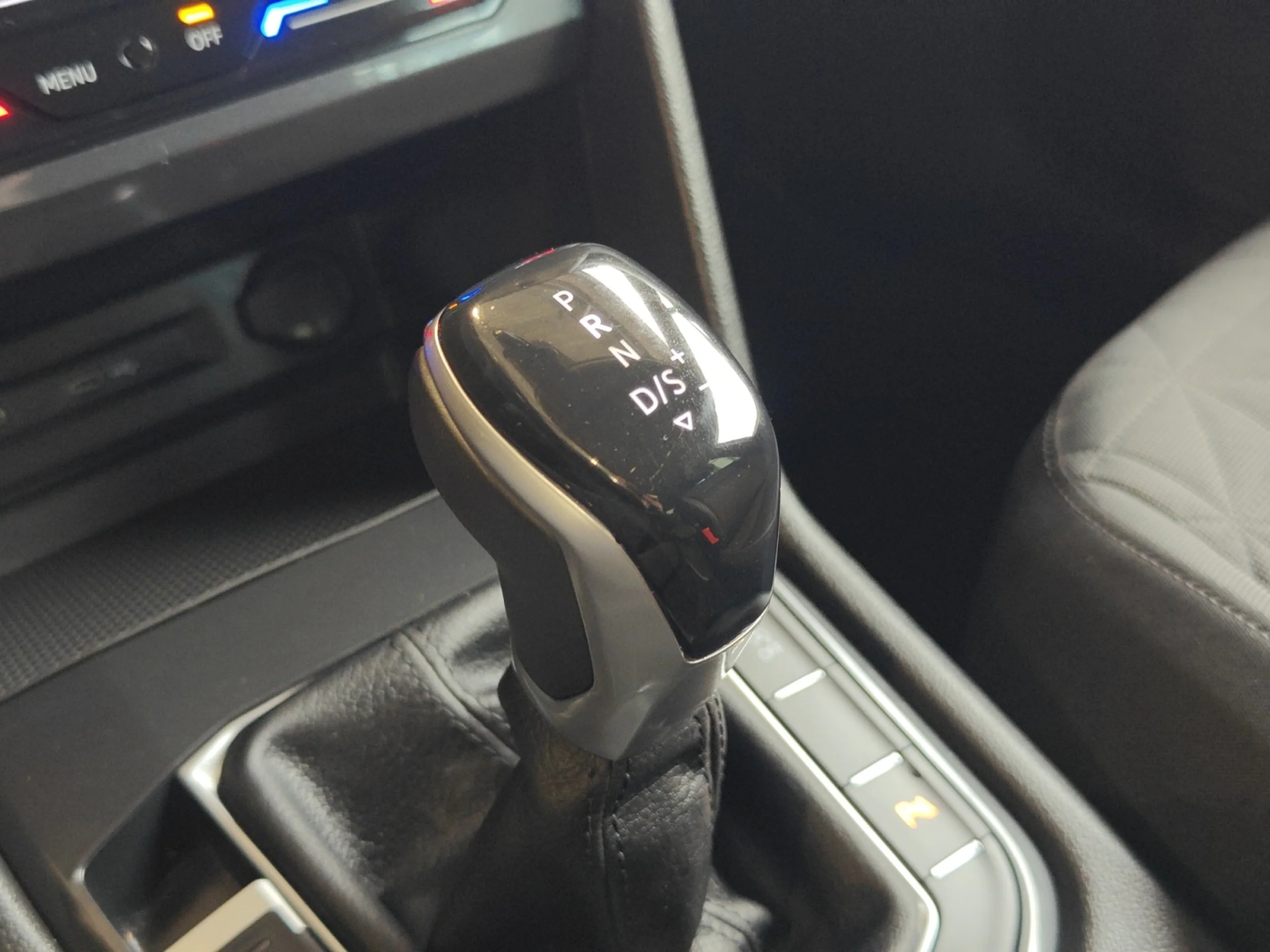 VOLKSWAGEN TIGUAN LIFE 2.0 TDI 110KW (150CV) DSG - Foto 17