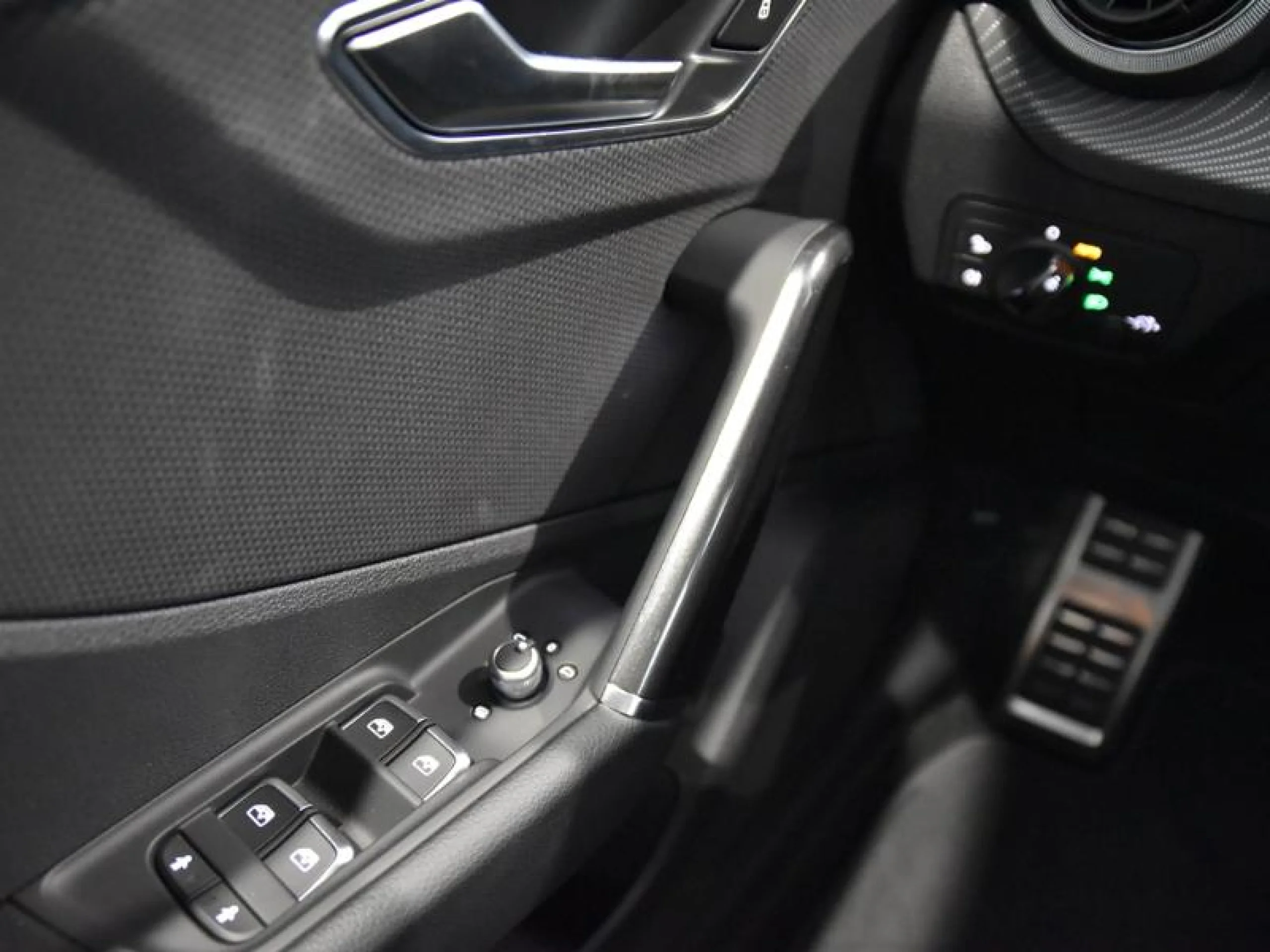 AUDI Q2 ADRENALIN BLACK ED 35 TFSI 110KW (150CV) - Foto 18