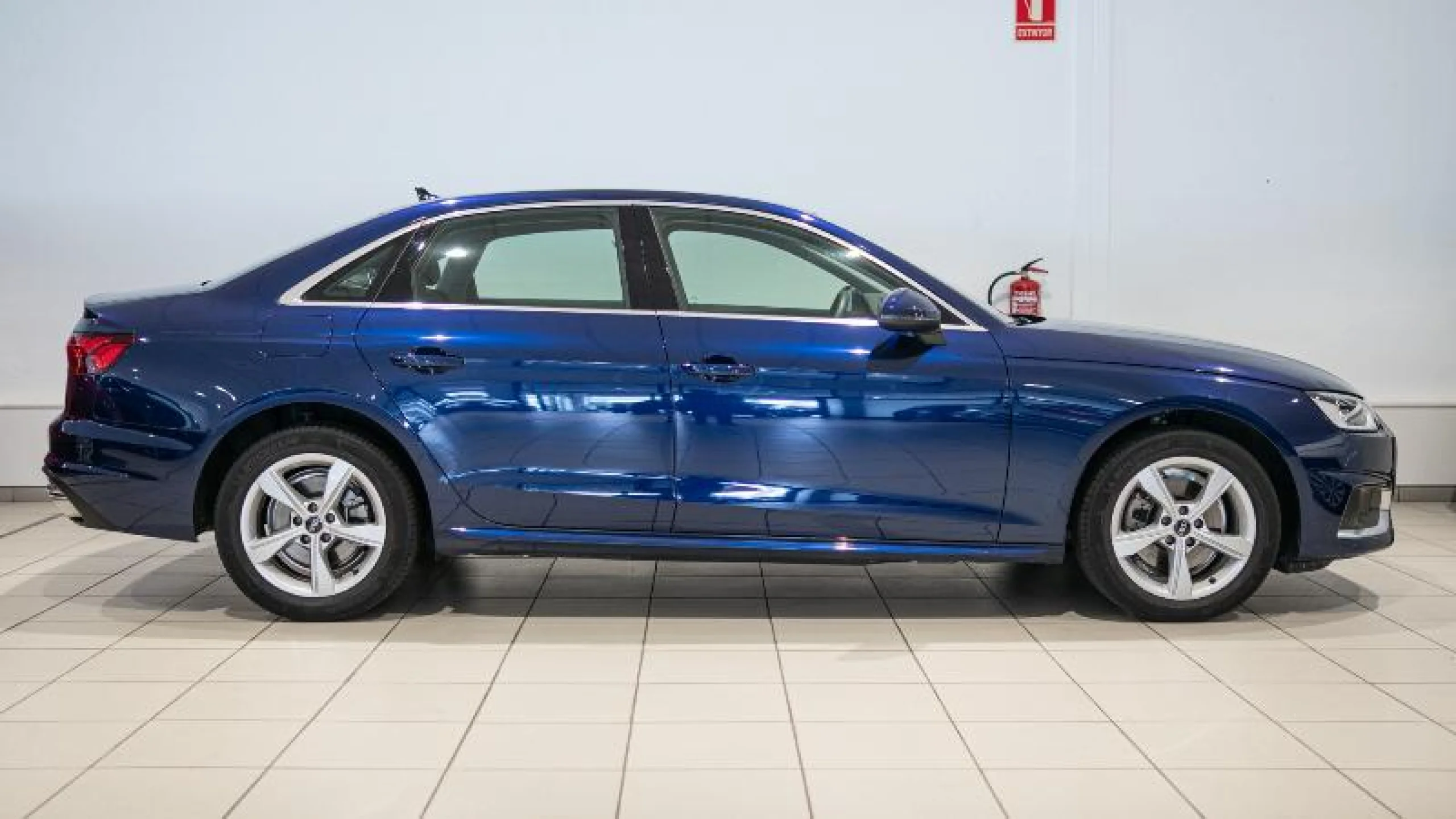 AUDI A4 ADVANCED 30 TDI 100KW (136CV) S TRONIC - Foto 3