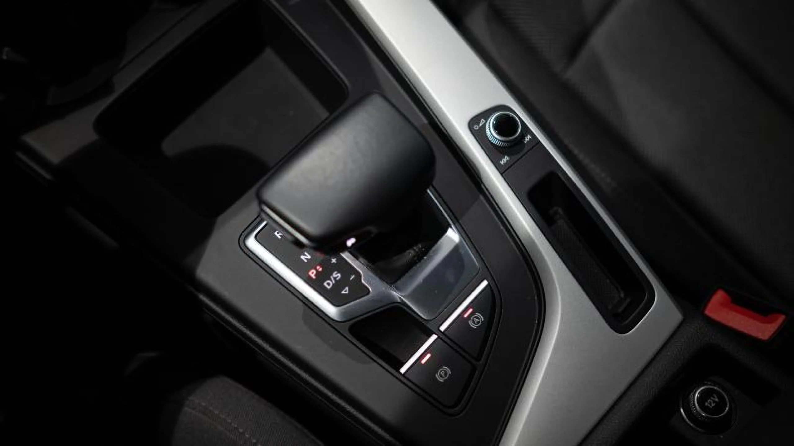 AUDI A4 ADVANCED 30 TDI 100KW (136CV) S TRONIC - Foto 17