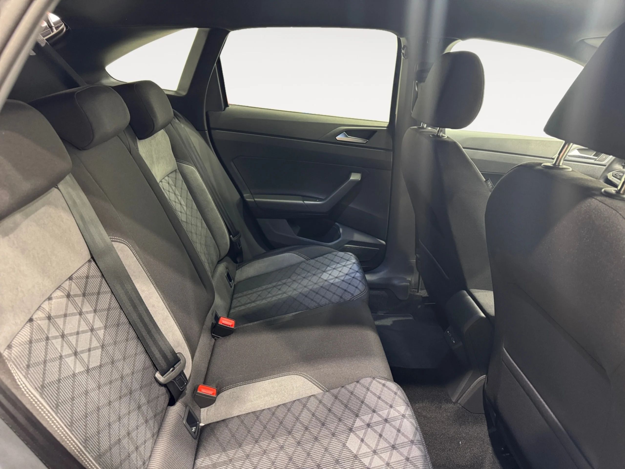 VOLKSWAGEN TAIGO R LINE 1.0 TSI 85KW (115CV) - Foto 6