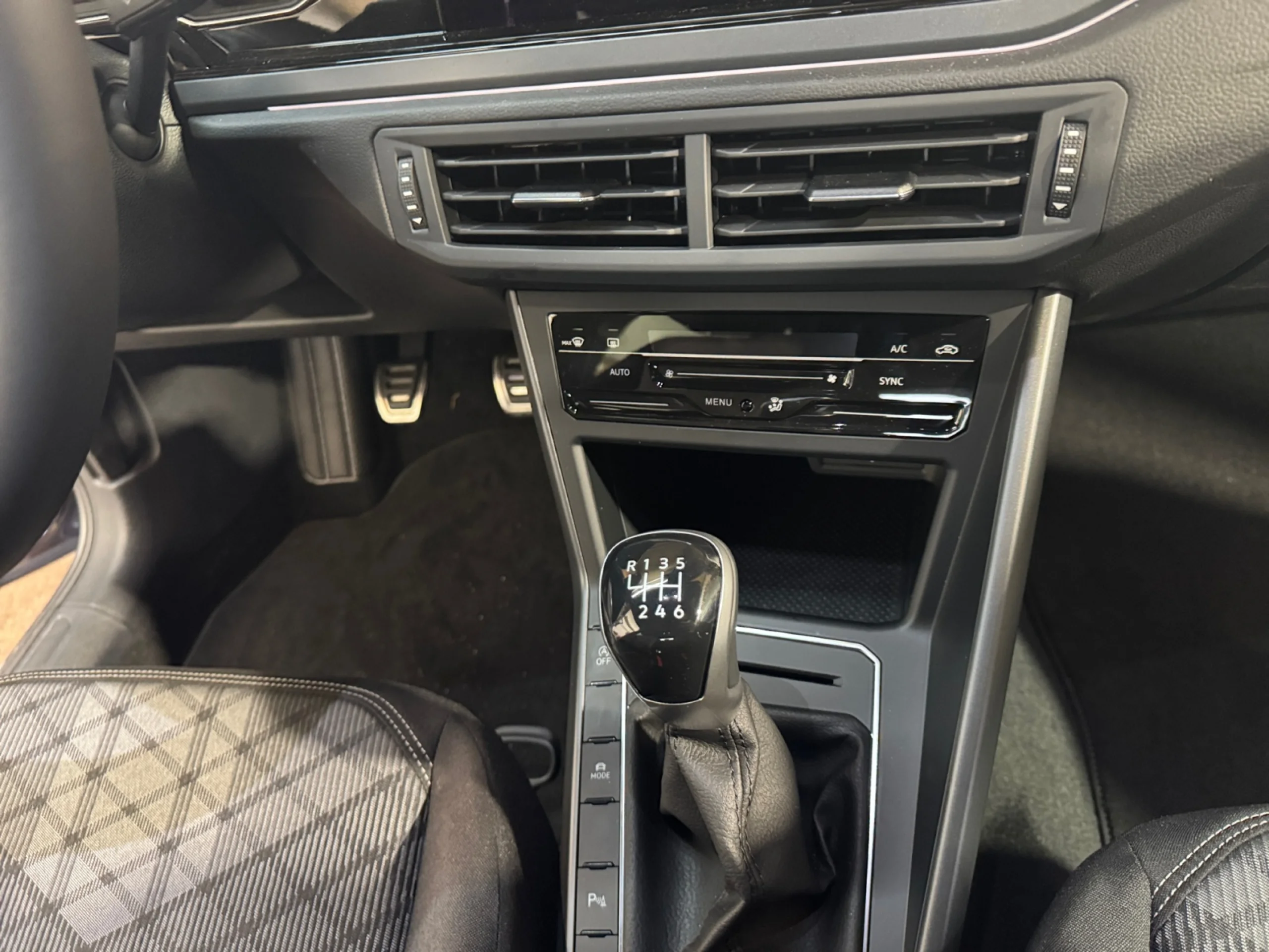 VOLKSWAGEN TAIGO R LINE 1.0 TSI 85KW (115CV) - Foto 12