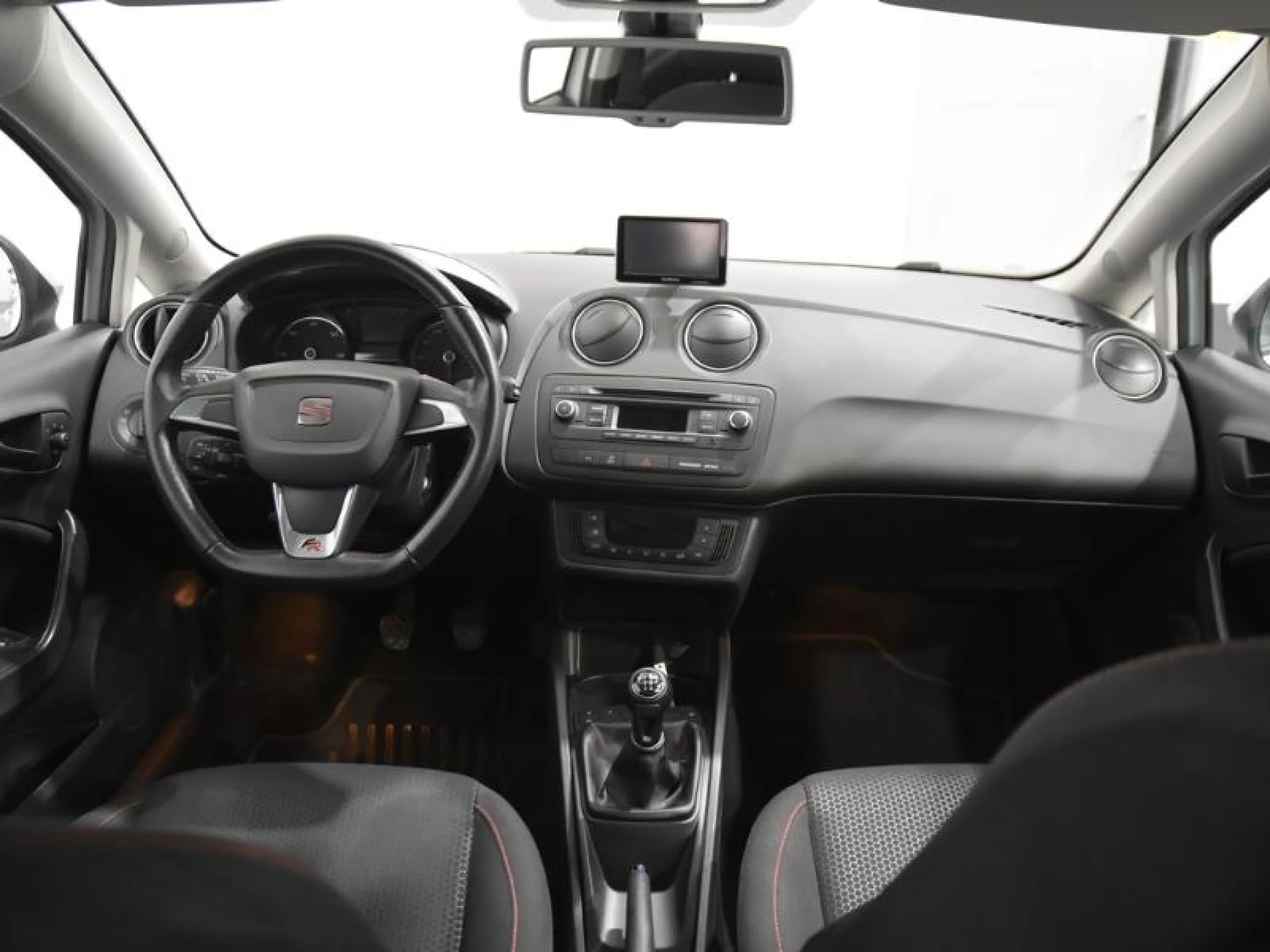 SEAT IBIZA SC 1.6 TDI 105CV FR - Foto 4