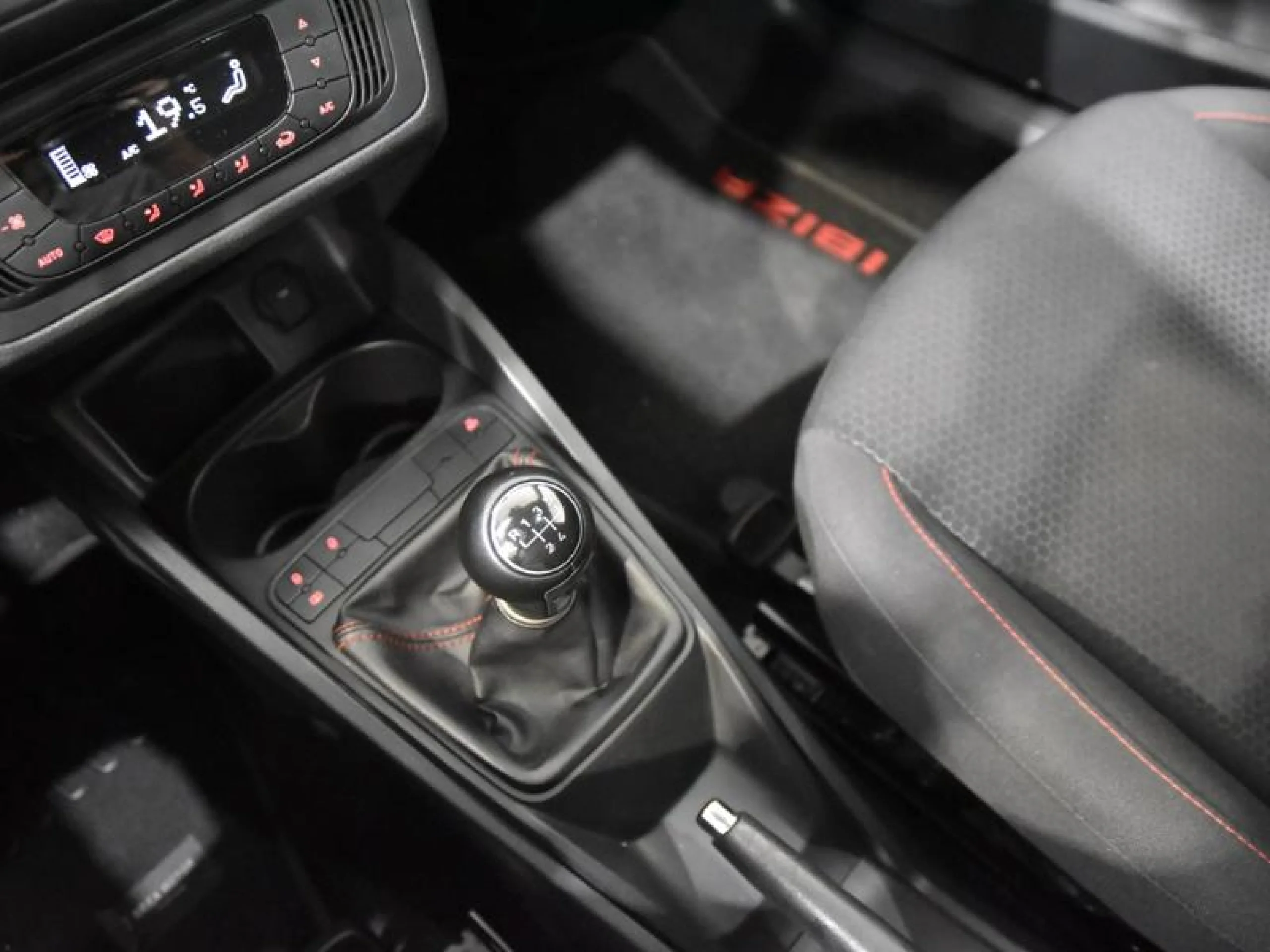 SEAT IBIZA SC 1.6 TDI 105CV FR - Foto 10