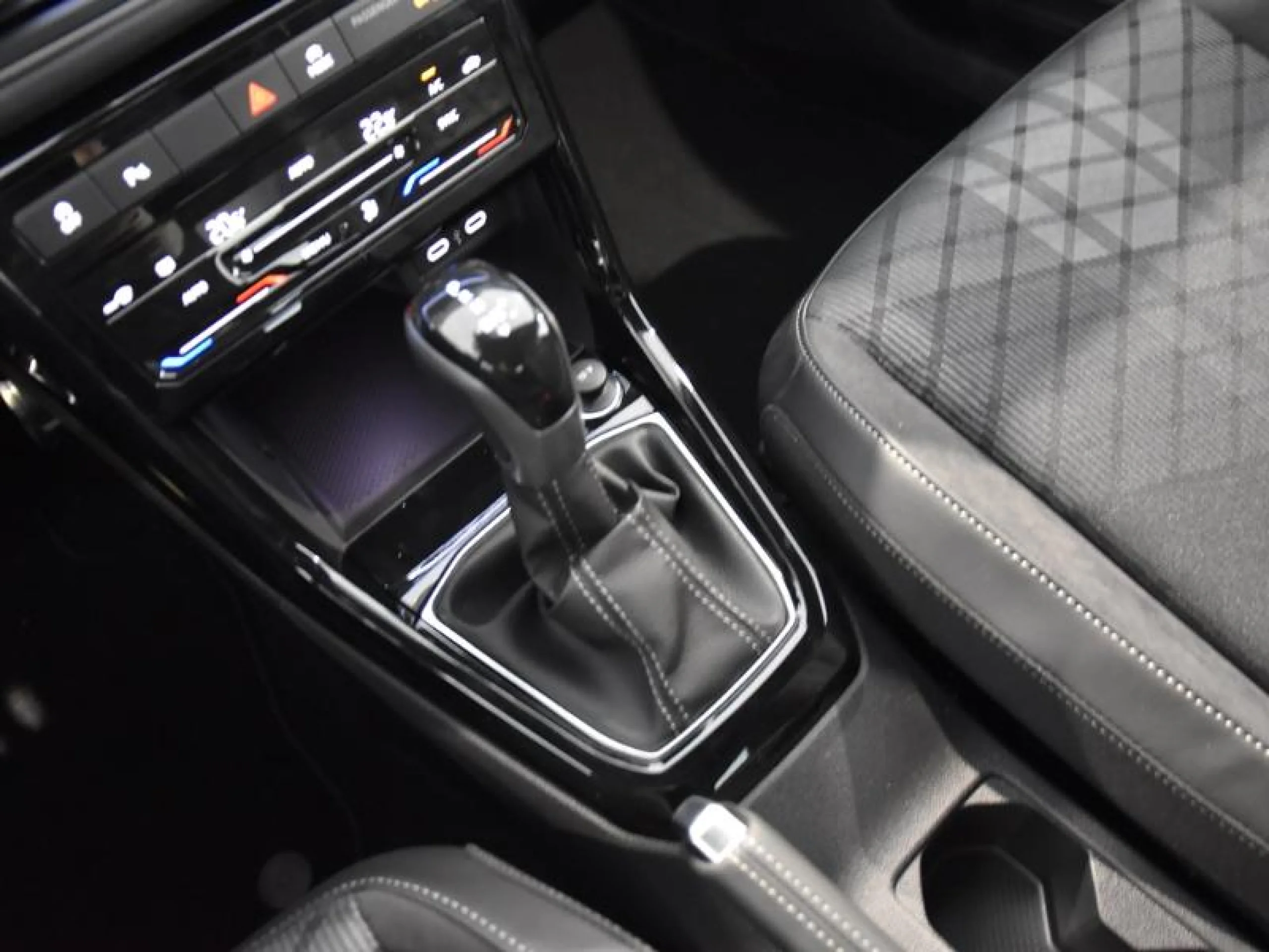 VOLKSWAGEN T CROSS R LINE 1.0 TSI 85KW (115CV) DSG - Foto 10