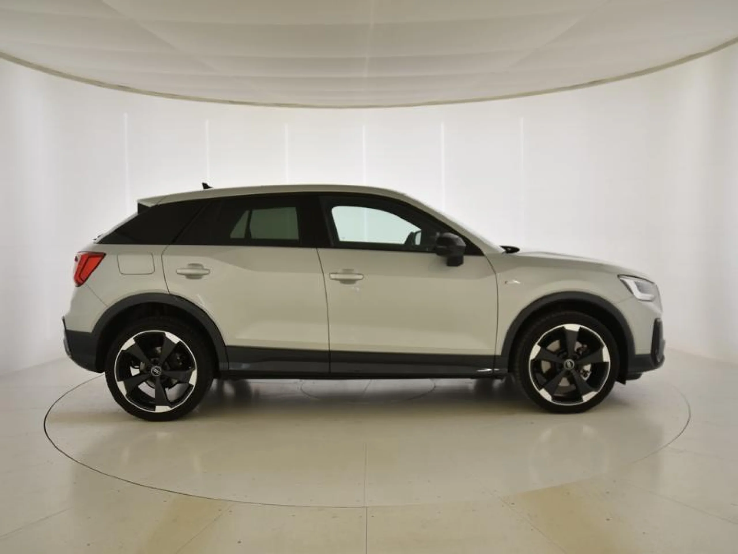 AUDI Q2 BLACK LINE 35 TDI 110KW (150CV) S TRONIC - Foto 3