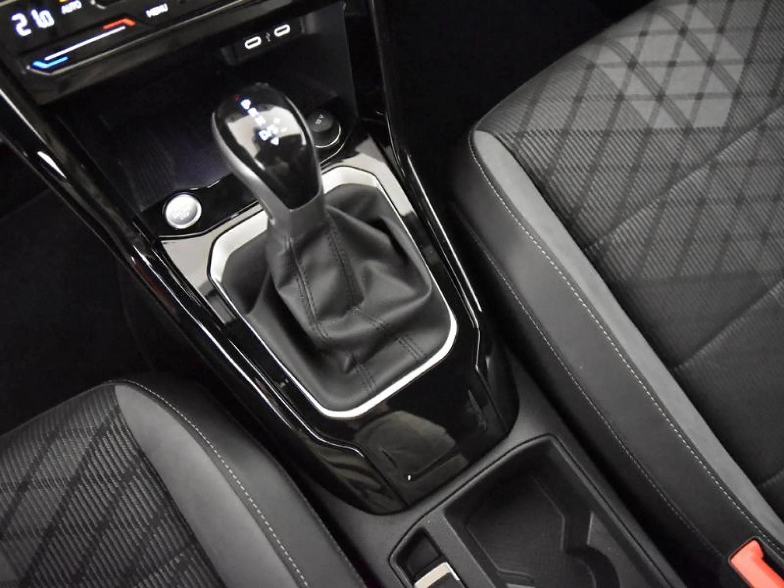 VOLKSWAGEN T ROC R LINE 1.5 TSI 110KW (150CV) DSG - Foto 10