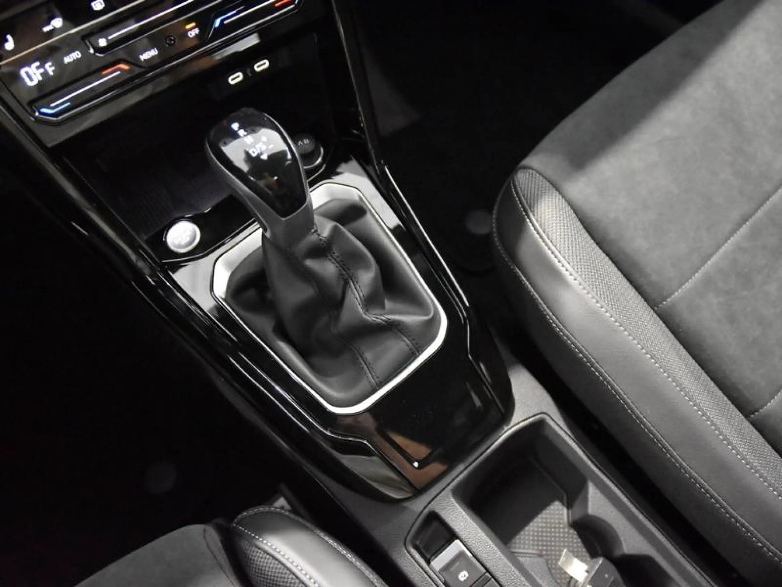 VOLKSWAGEN T ROC T ROC DARK LINE 1.5 TSI 110 KW (150 CV)  AUTOMÁTICO DSG 7 VEL. - Foto 10