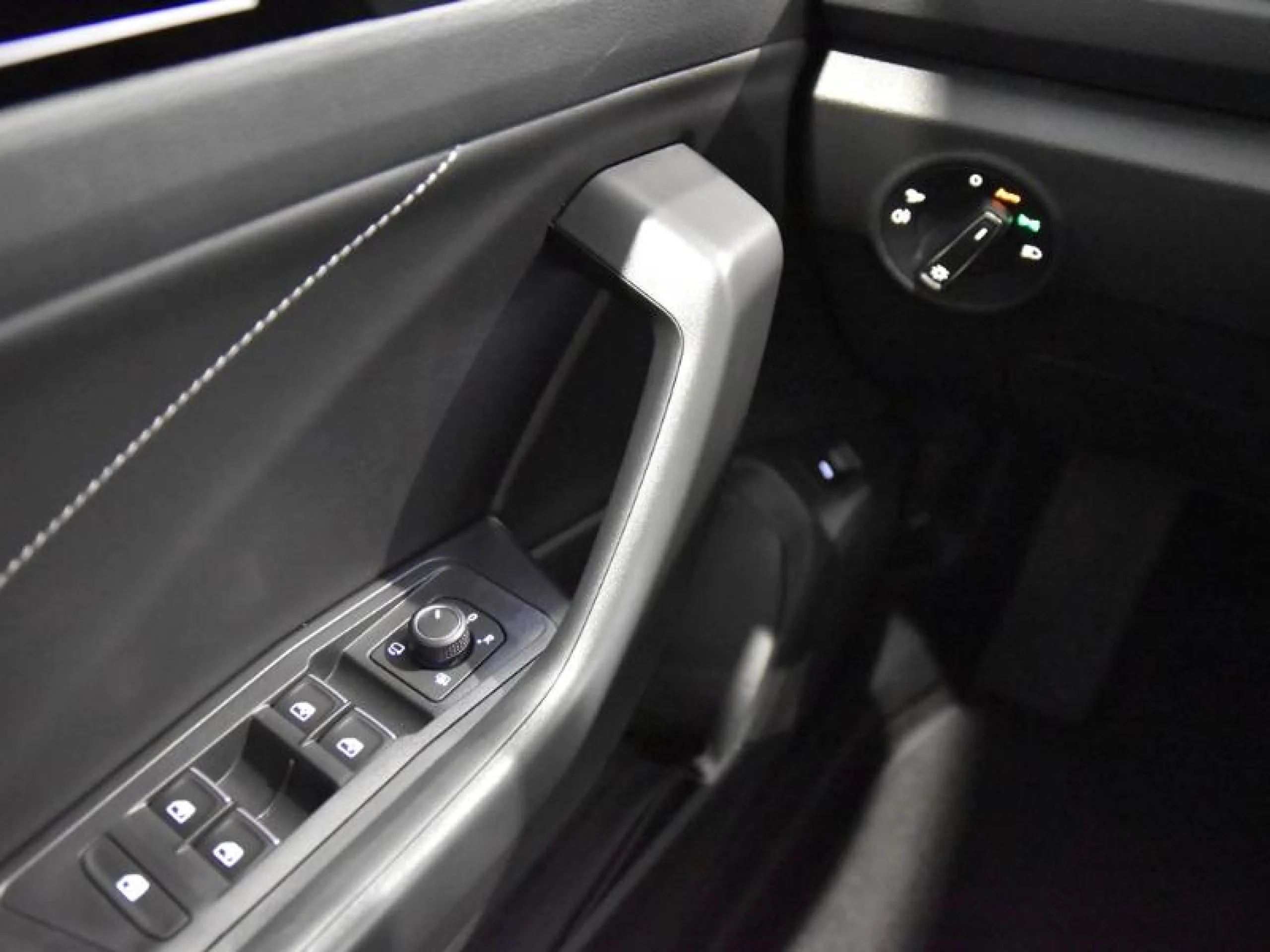 VOLKSWAGEN T ROC T ROC DARK LINE 1.5 TSI 110 KW (150 CV)  AUTOMÁTICO DSG 7 VEL. - Foto 17