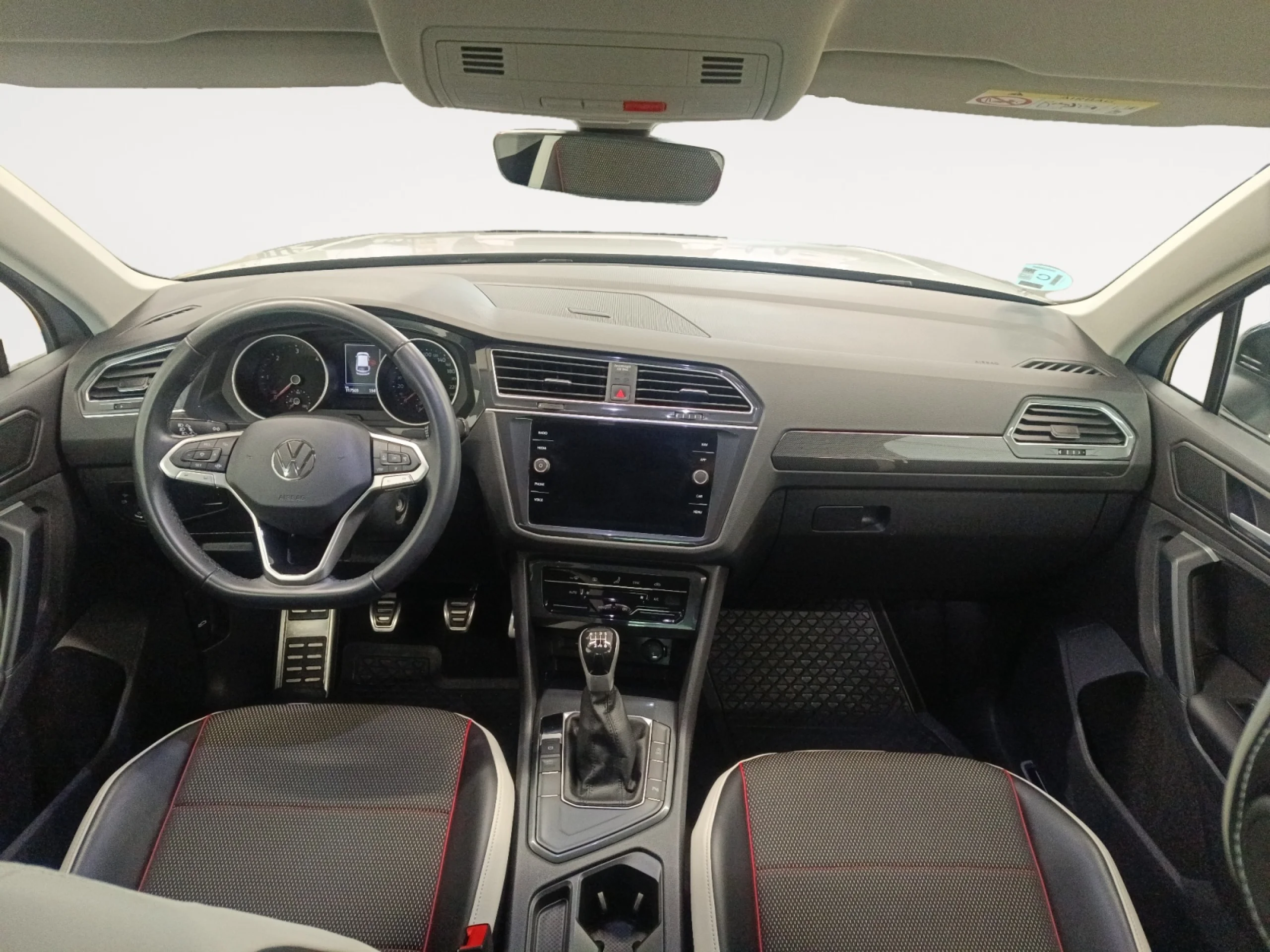 VOLKSWAGEN TIGUAN URBAN SPORT 2.0 TDI 110KW (150CV) - Foto 4