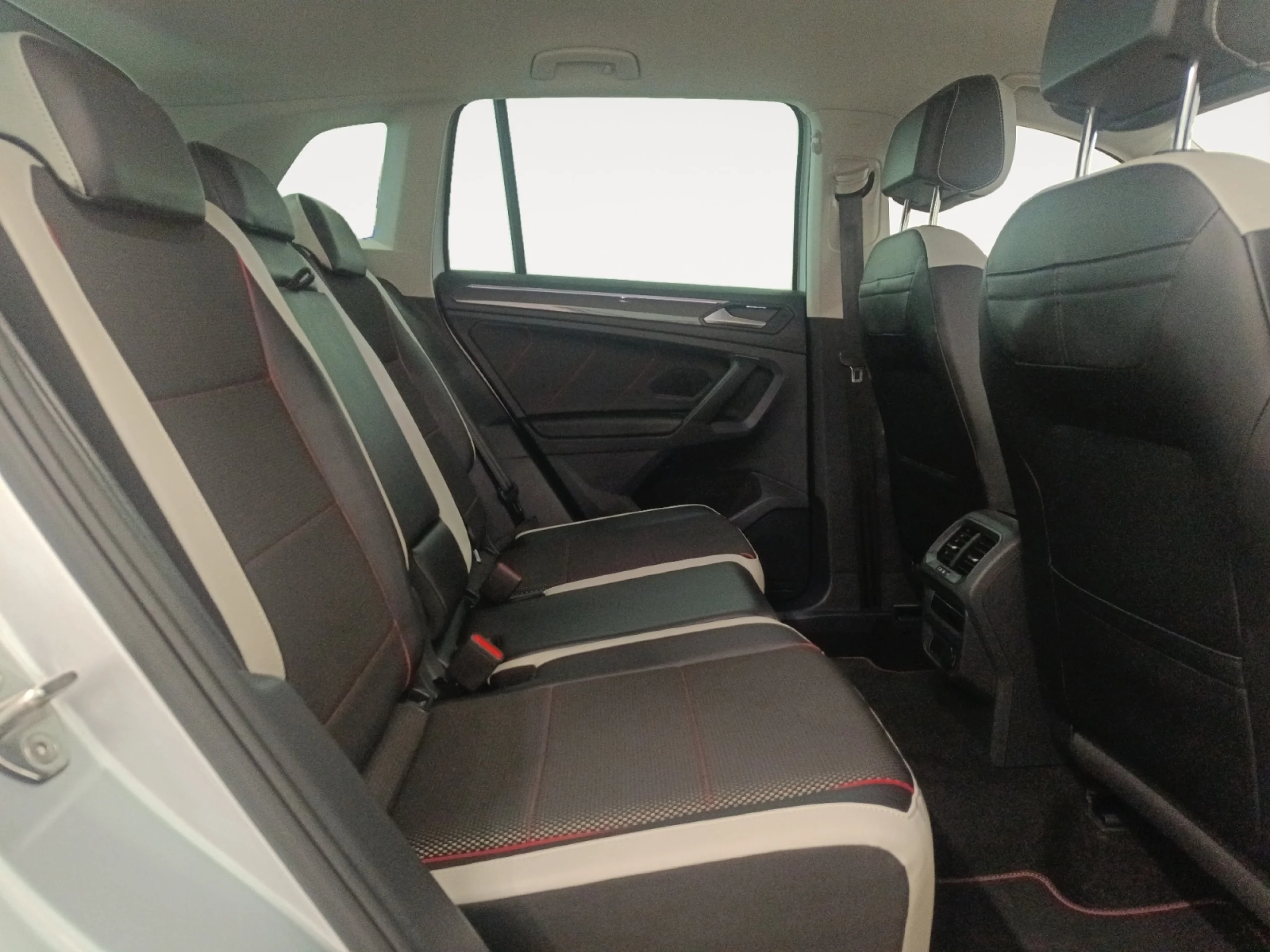 VOLKSWAGEN TIGUAN URBAN SPORT 2.0 TDI 110KW (150CV) - Foto 6