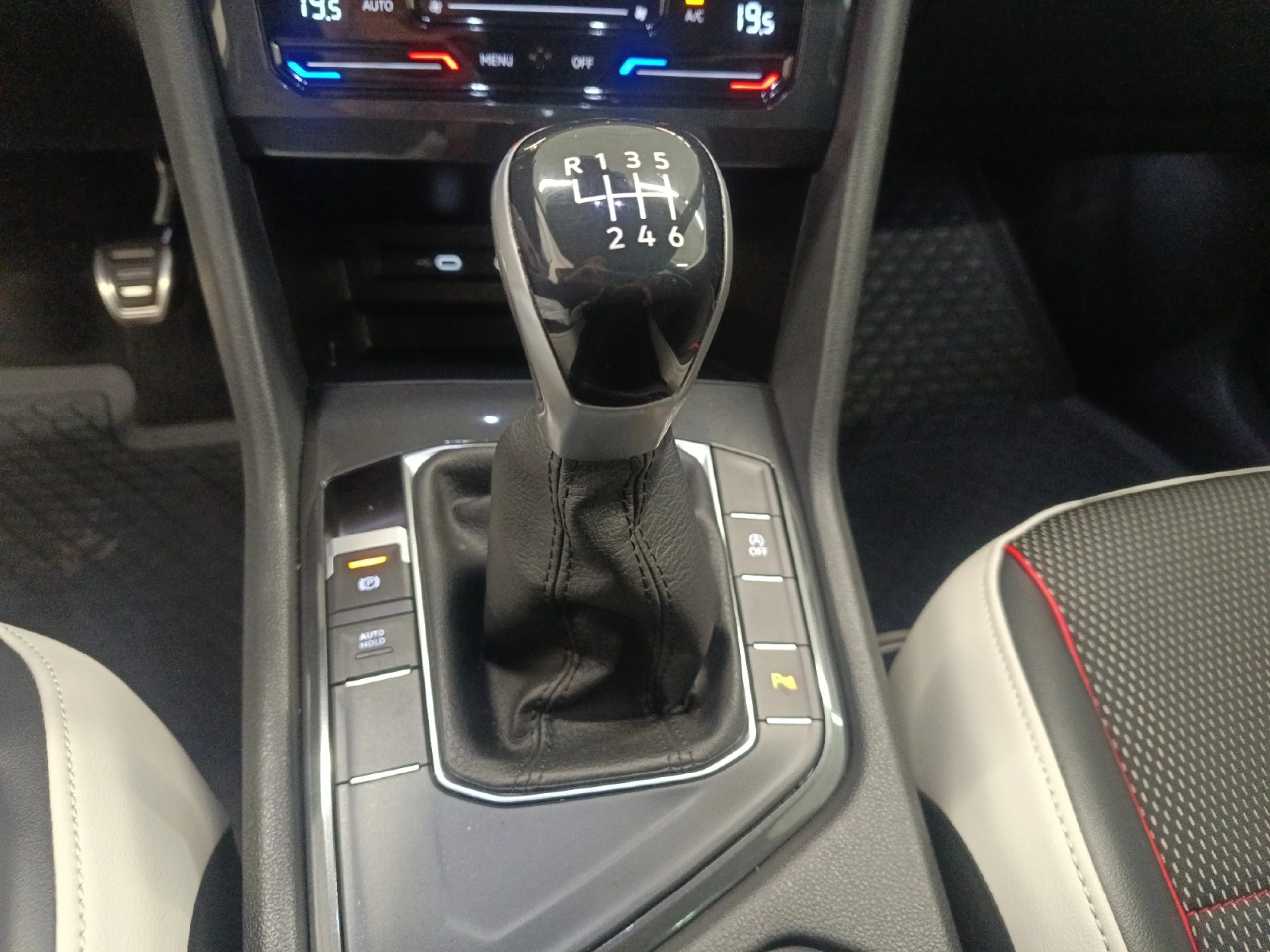 VOLKSWAGEN TIGUAN URBAN SPORT 2.0 TDI 110KW (150CV) - Foto 17
