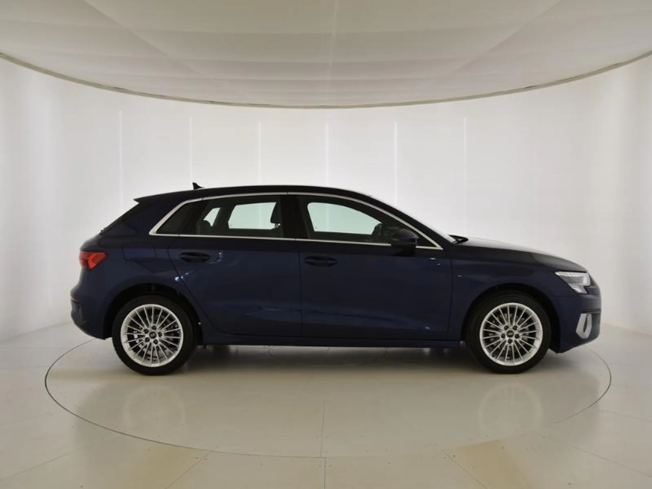 AUDI A3 SPORTBACK ADVANCED 35 TFSI 110KW S TRON - Foto 3
