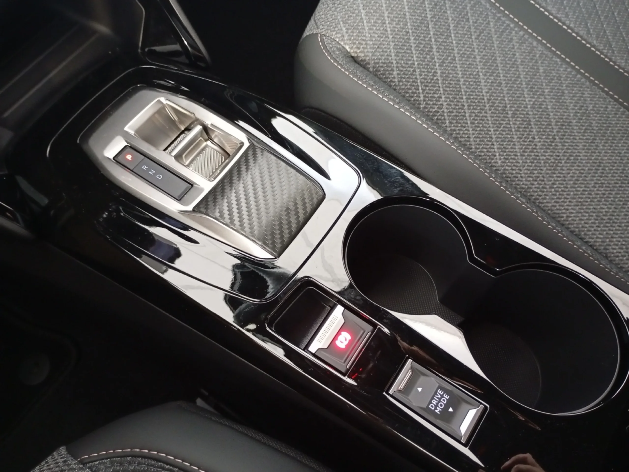 PEUGEOT 2008 N2008 ALLURE HYBRID 145 EDCS6 - Foto 14